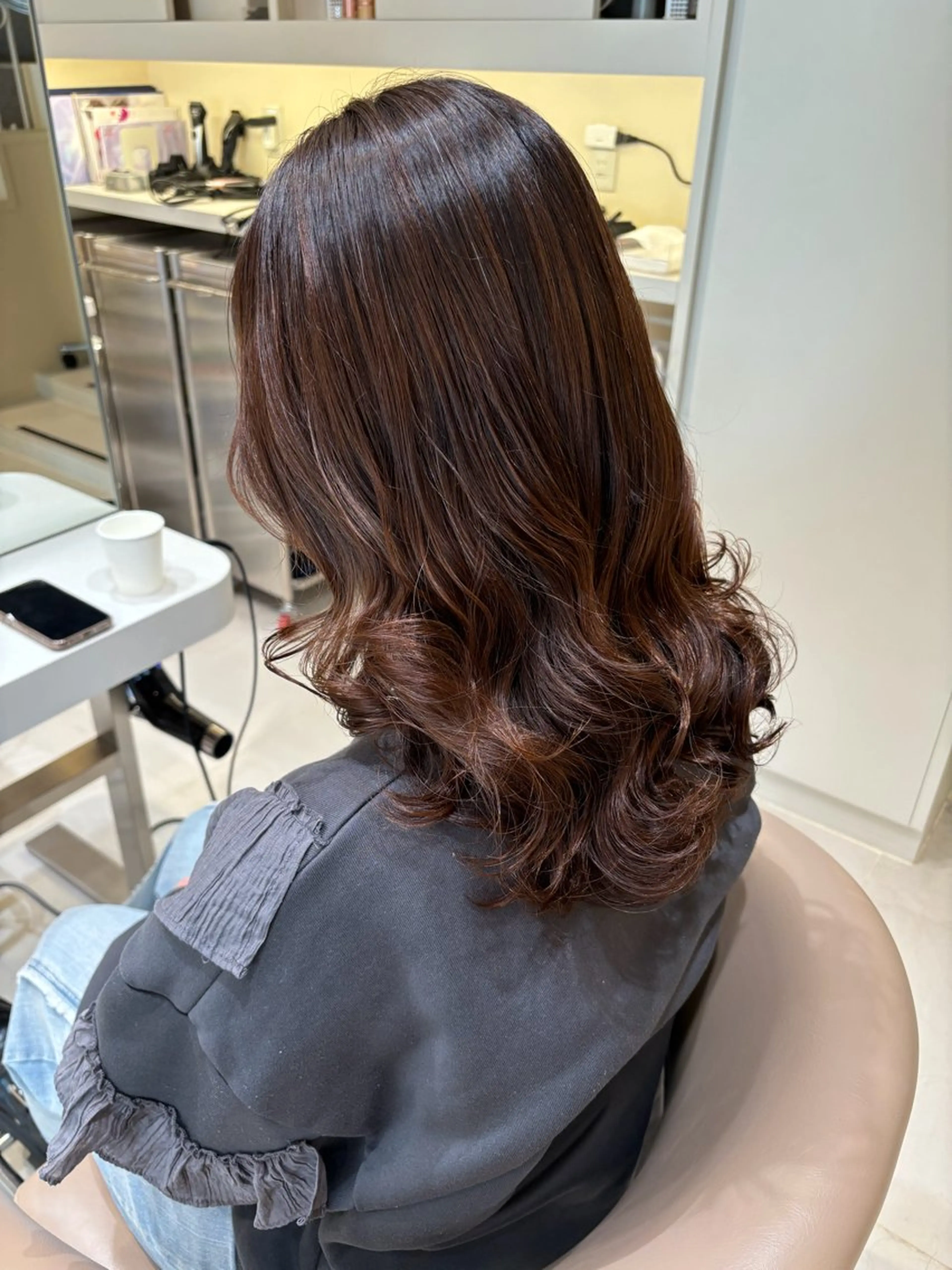 セミロング セミロングパーマ 韓国風ヘア Ｈａｉｒ’ｓ Ｇａｌｌeｒｙ所属・コテ巻きパーマ 阪上 沙織のヘアスタイル