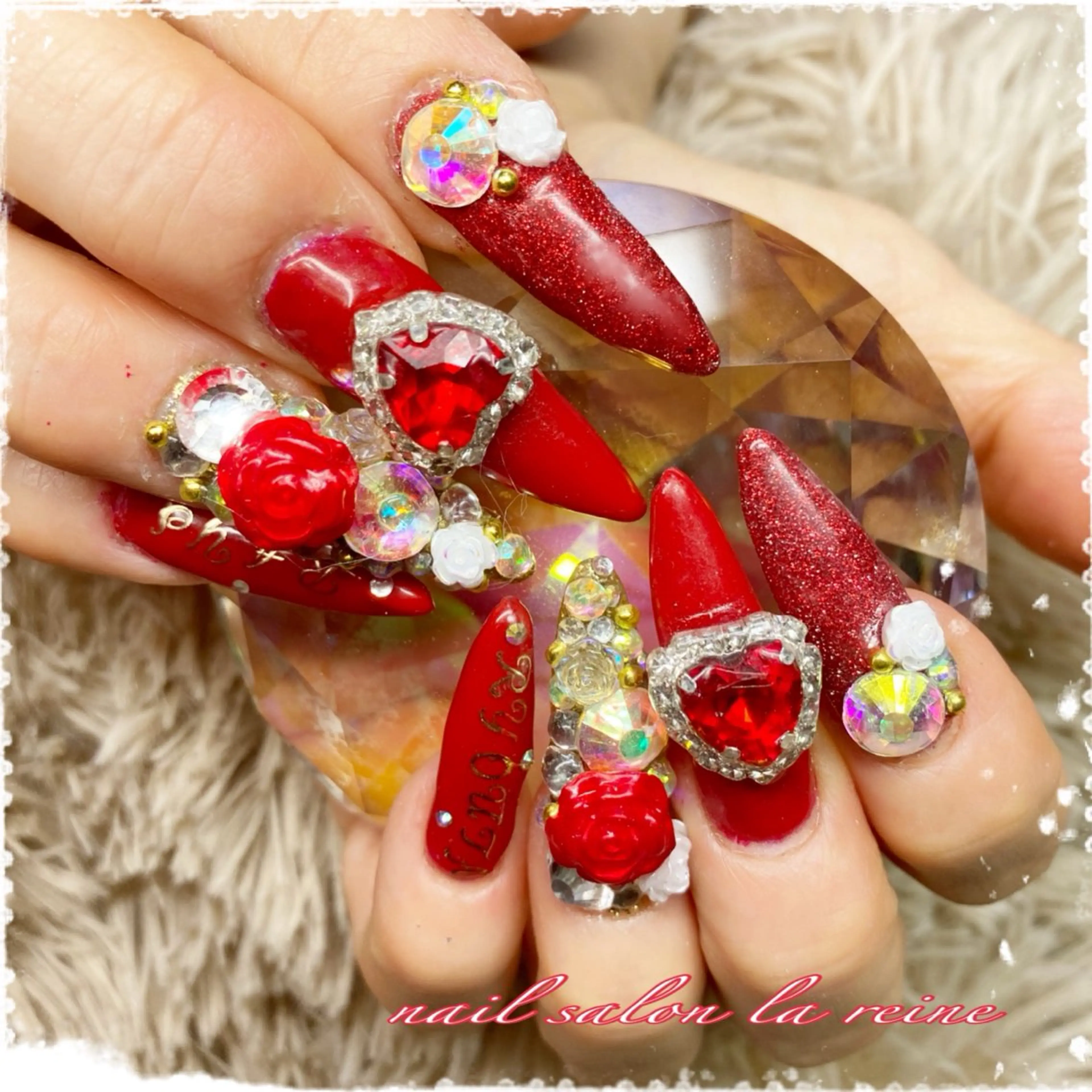 ネイル 赤色 ハンドネイル nail salon  la reine所属・nail salon la reineのネイルデザイン