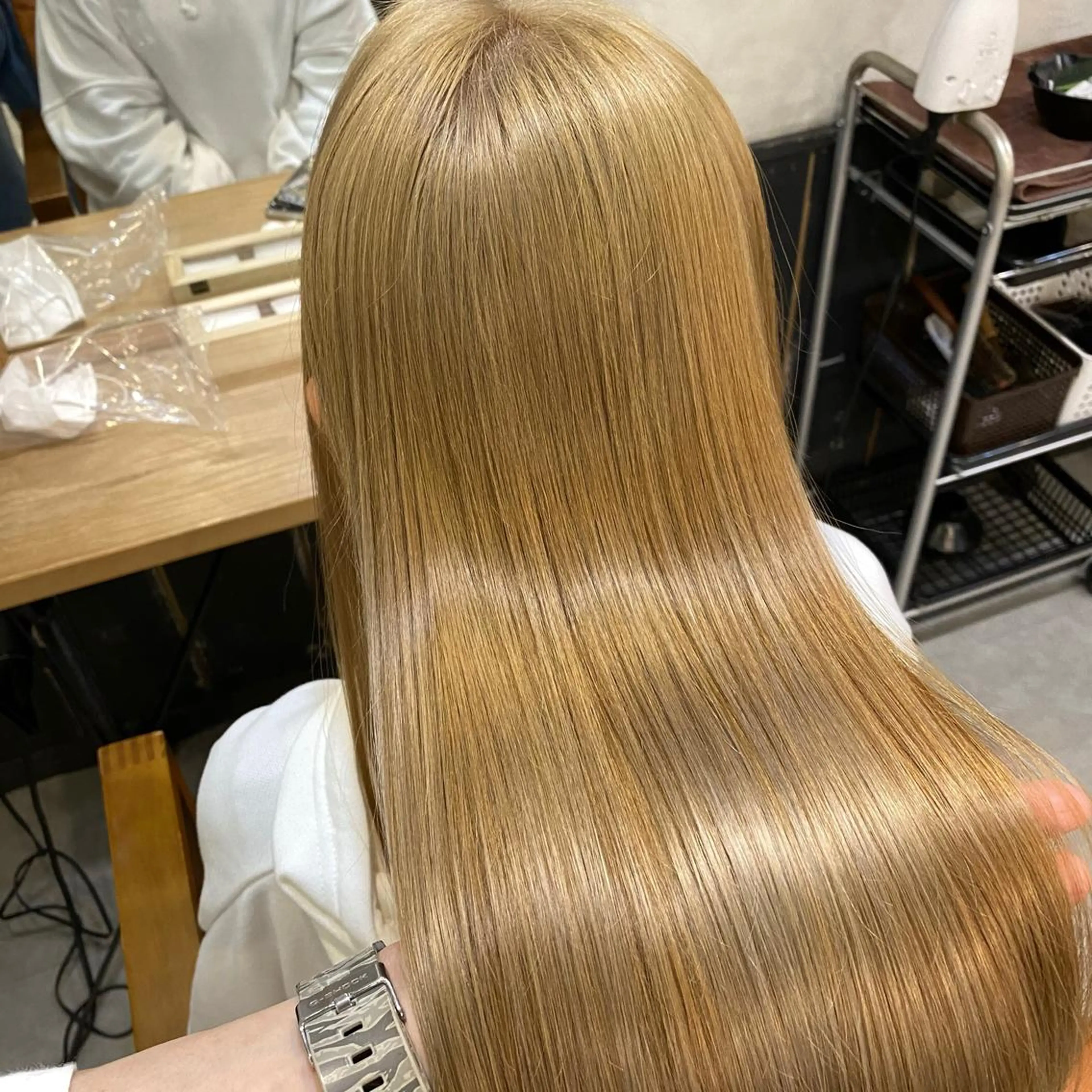 ロング カラー ブリーチ ヘアカラー トリートメント ヘッドスパ 美髪矯正 🌈髪質改善 山下のヘアスタイル