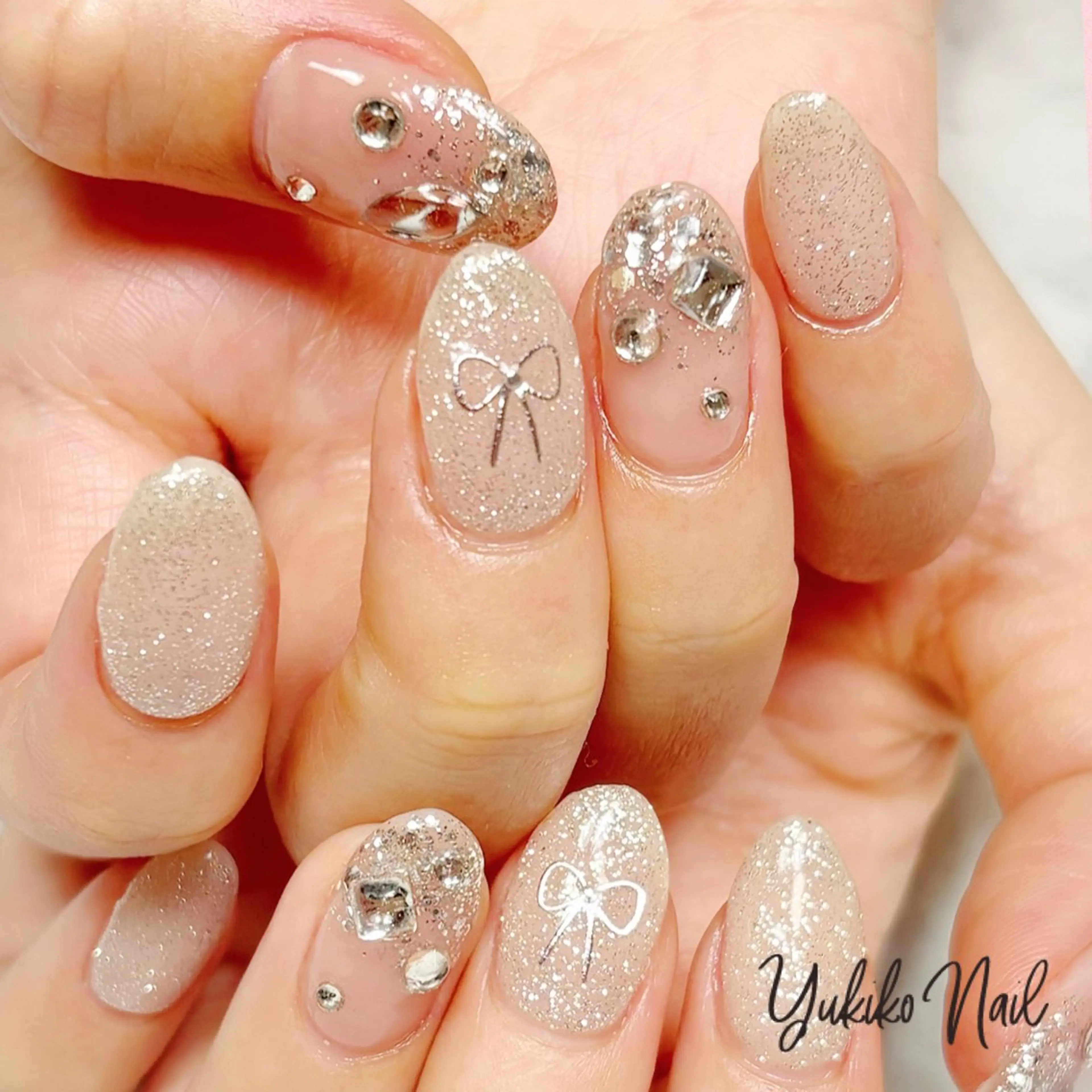 ネイル ガーリー ゴージャス キラキラネイル リボン ワンホンネイル ハンドネイル ユキコ ネイルのネイルデザイン