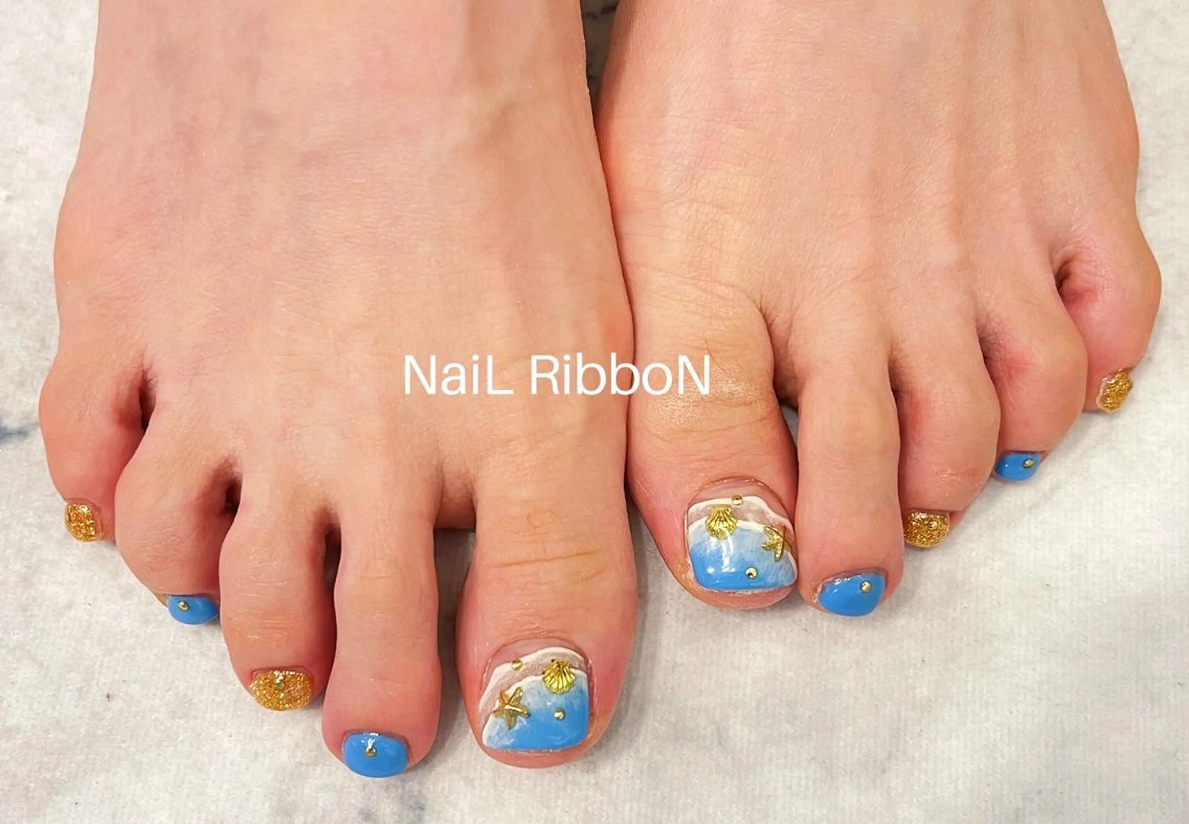 ネイル ネイルリボン 受付スタッフのネイルデザイン