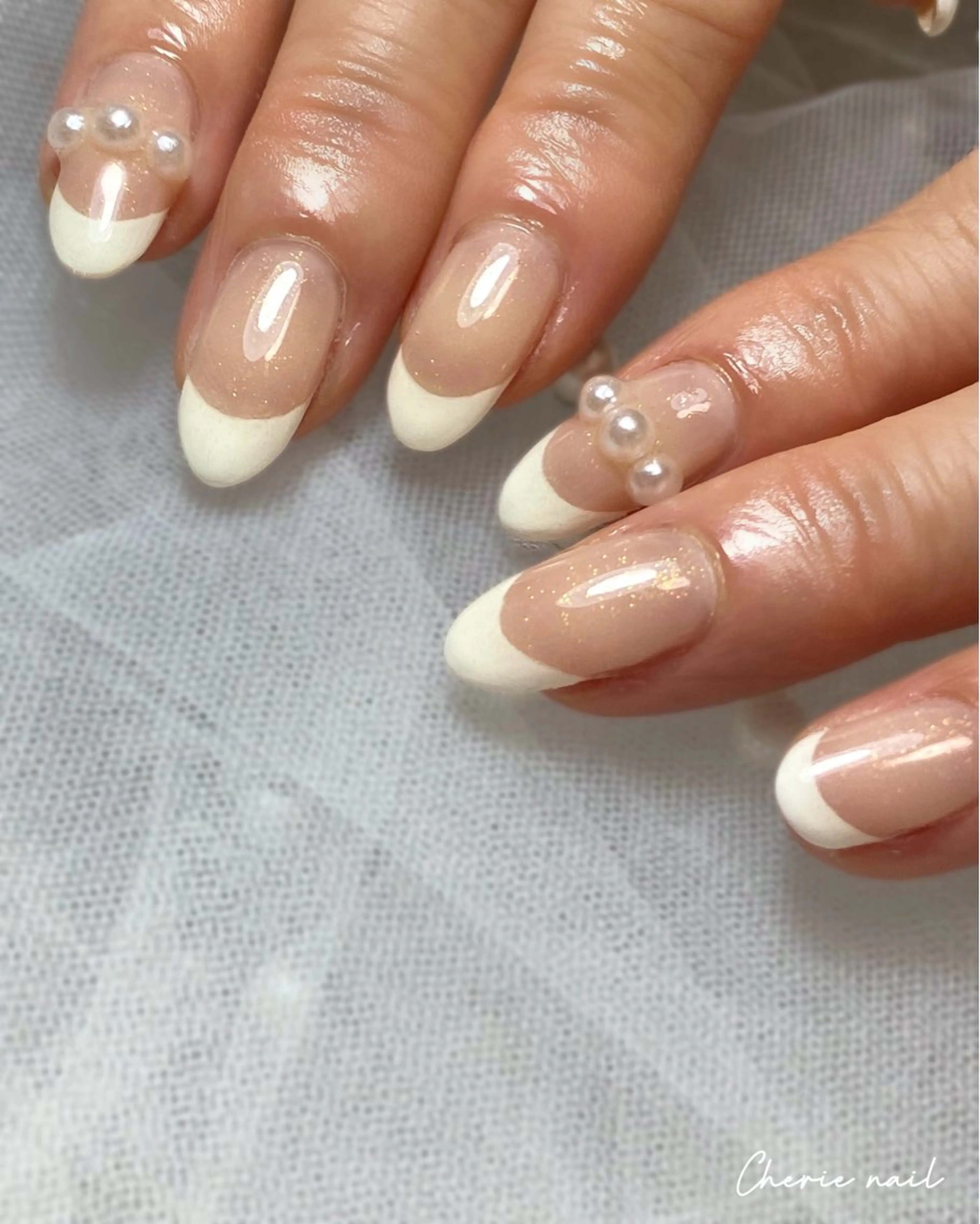 ネイル フレンチネイル ジェルネイル ラメ(グリッター) オフィスネイル 春ネイル ハンドネイル Cherienail yunaのネイルデザイン