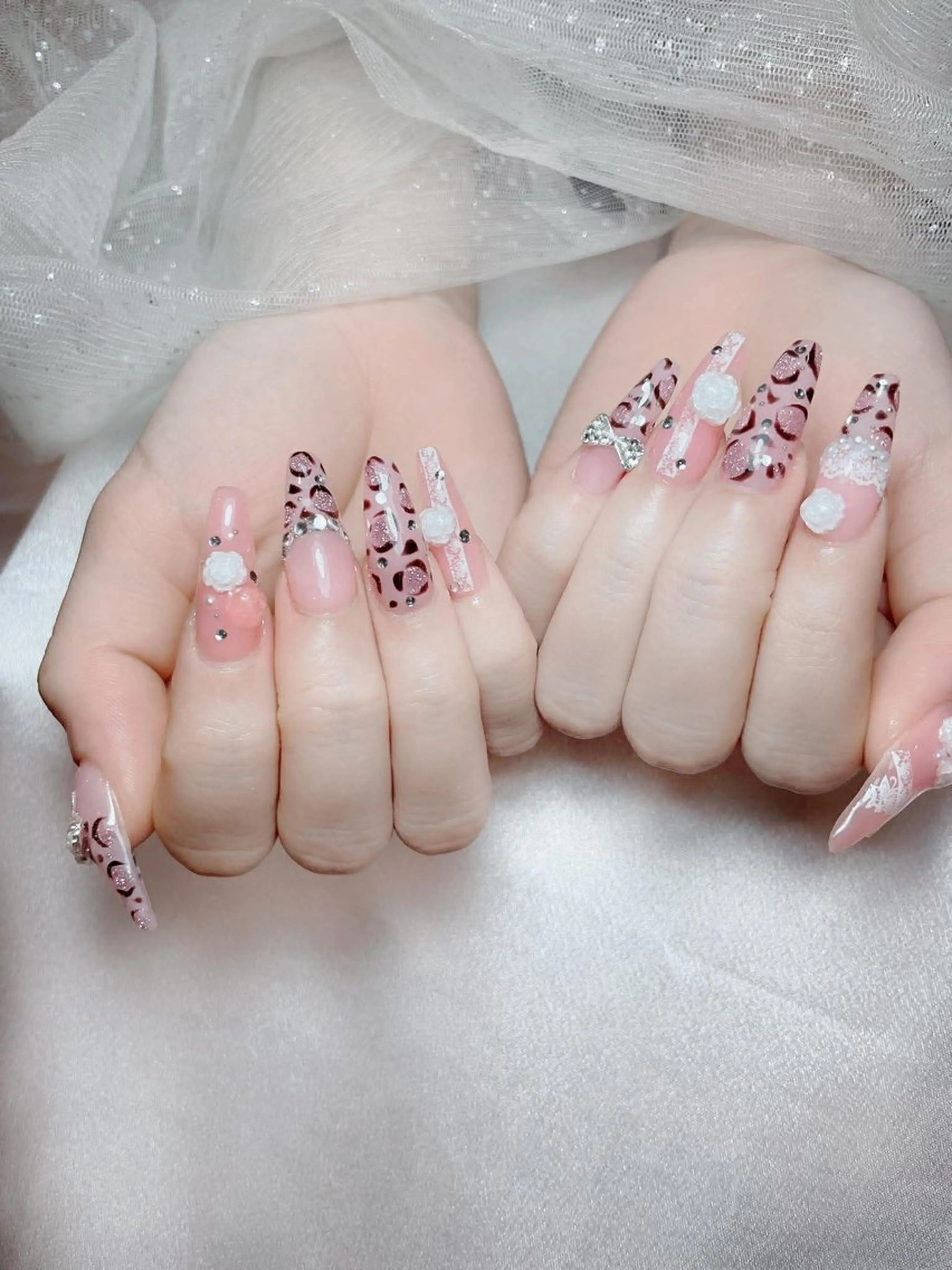 ネイル アートネイル ジェルネイル 韓国ネイル ニュアンスネイル ワンカラーネイル ハンドネイル Queen Nail Salonのネイルデザイン