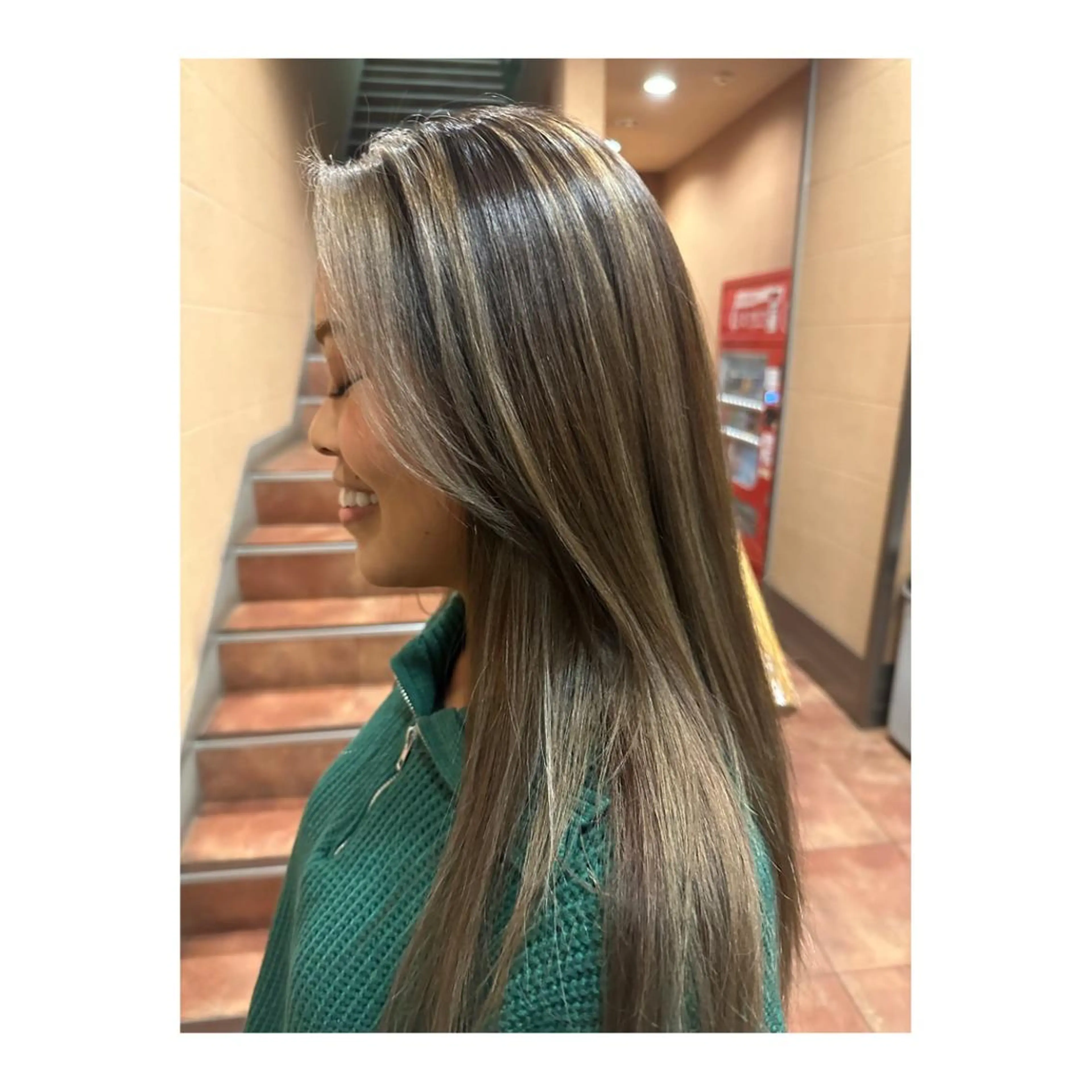 ロング カラー 切りっぱなしボブ バレイヤージュ ベージュカラー ブリーチ ケアブリーチ メンズパーマ 次元のヘアスタイル