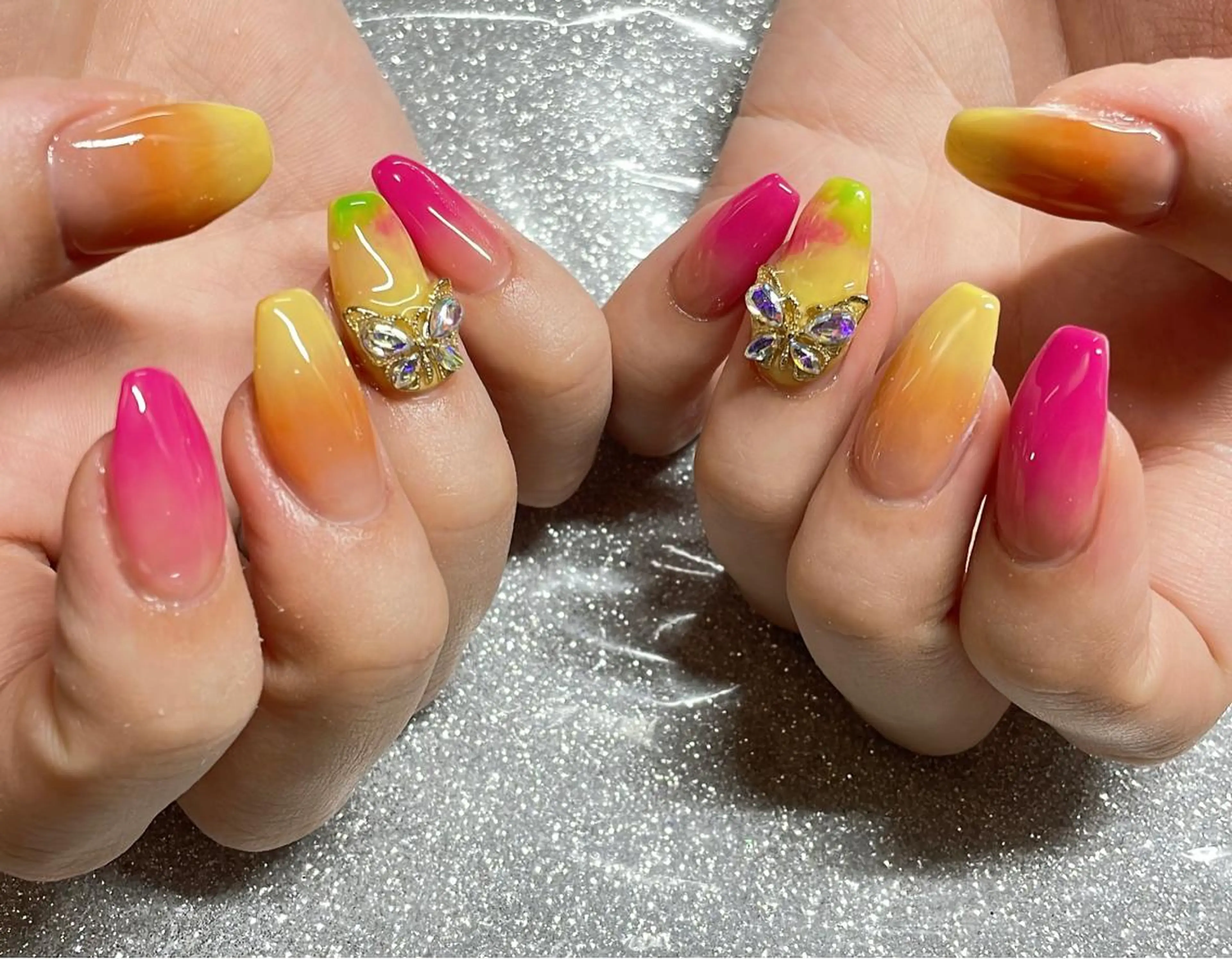 ネイル ハンドネイル VIERU 🌈🎀💖のネイルデザイン