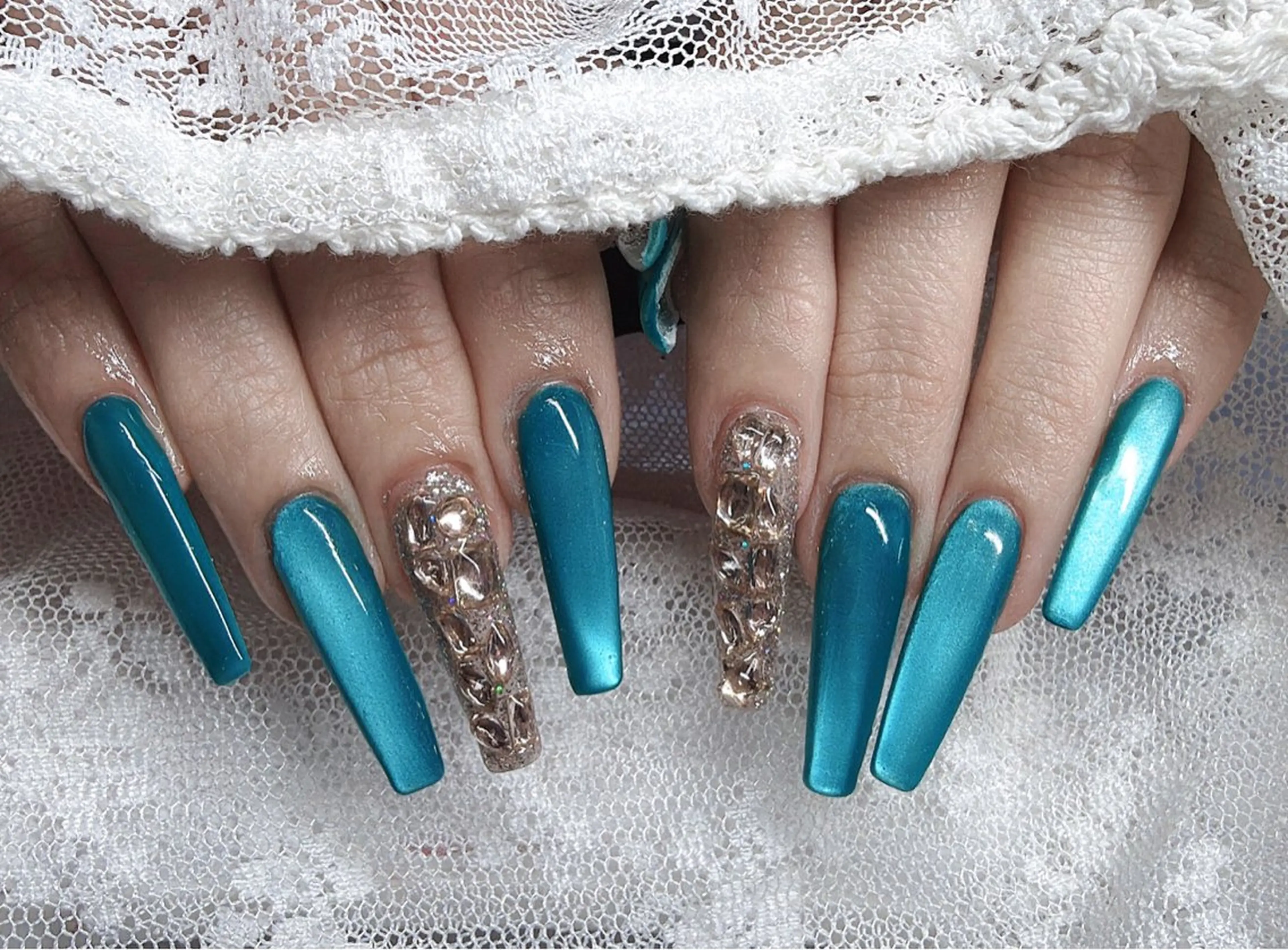ネイル アートネイル オーロラネイル ガーリー キラキラネイル 韓国ネイル ハンドネイル Mio NailsalonUのネイルデザイン