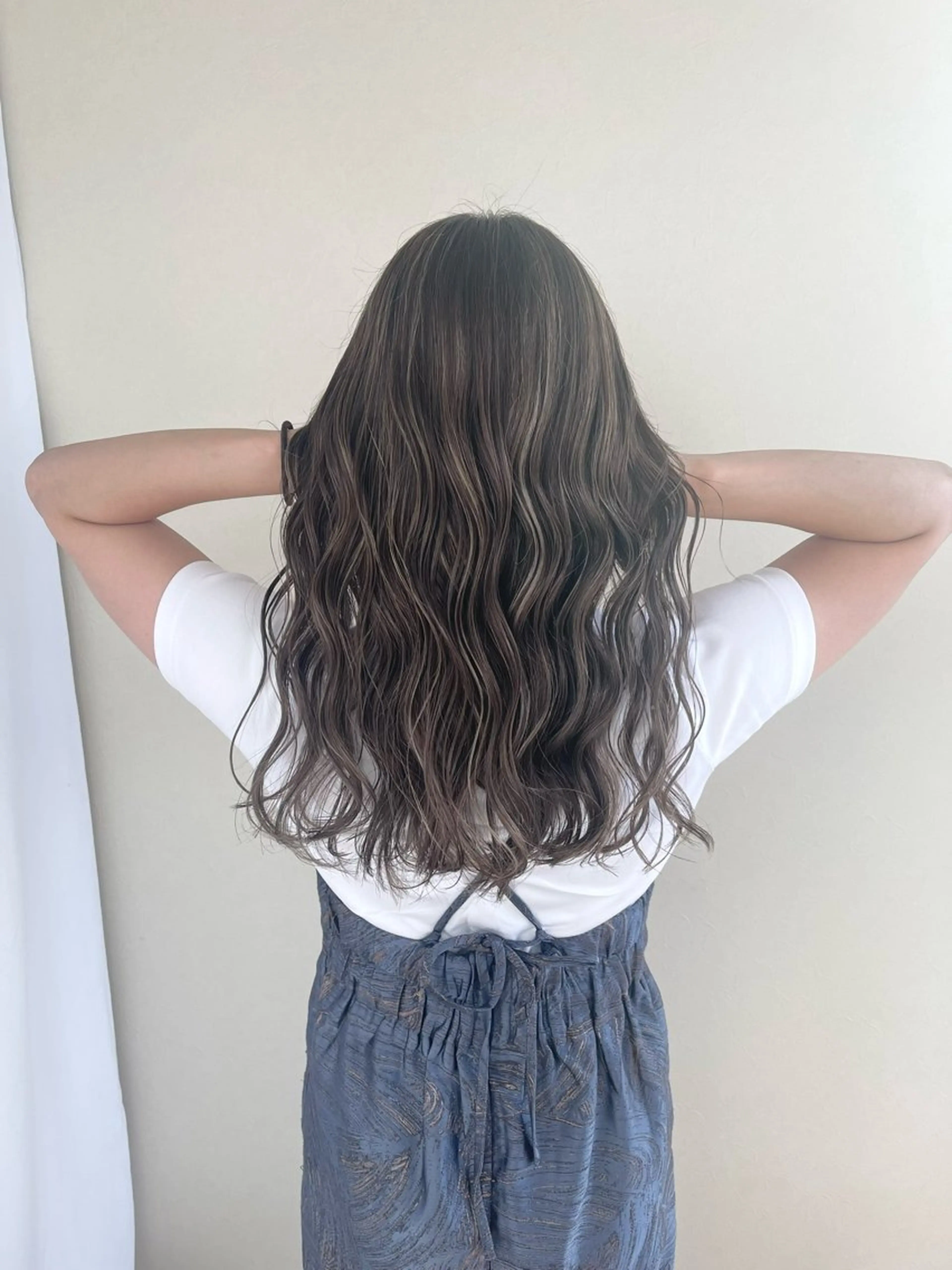 ロング カラー ベージュカラー ハイライトカラー ハイライト カット ヘアカラー トリートメント ハイライトカラー✨ グレージュ✨鎌倉光洋のヘアスタイル