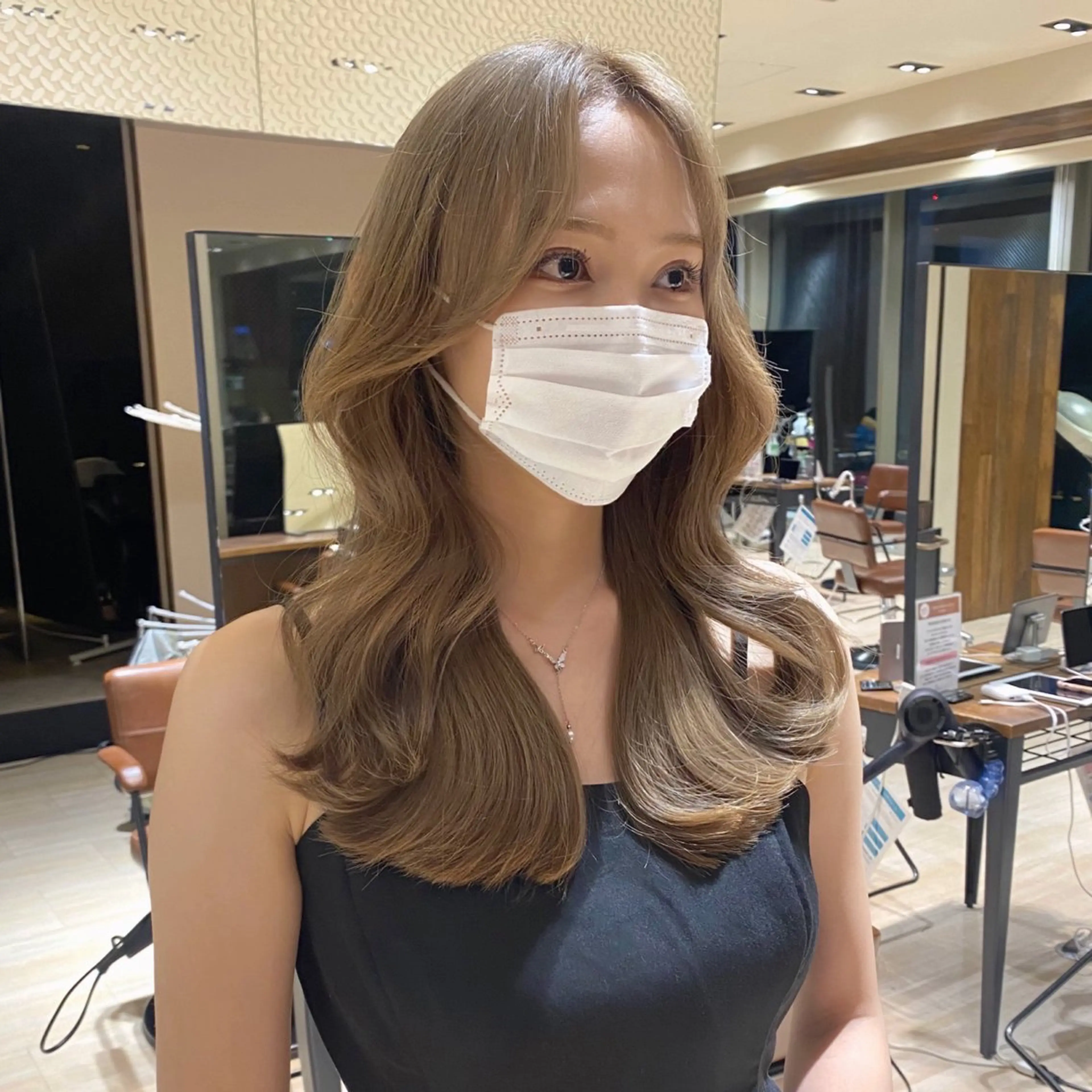 セミロング カラー レイヤー/顔周り /透明感🩶高橋大のヘアスタイル