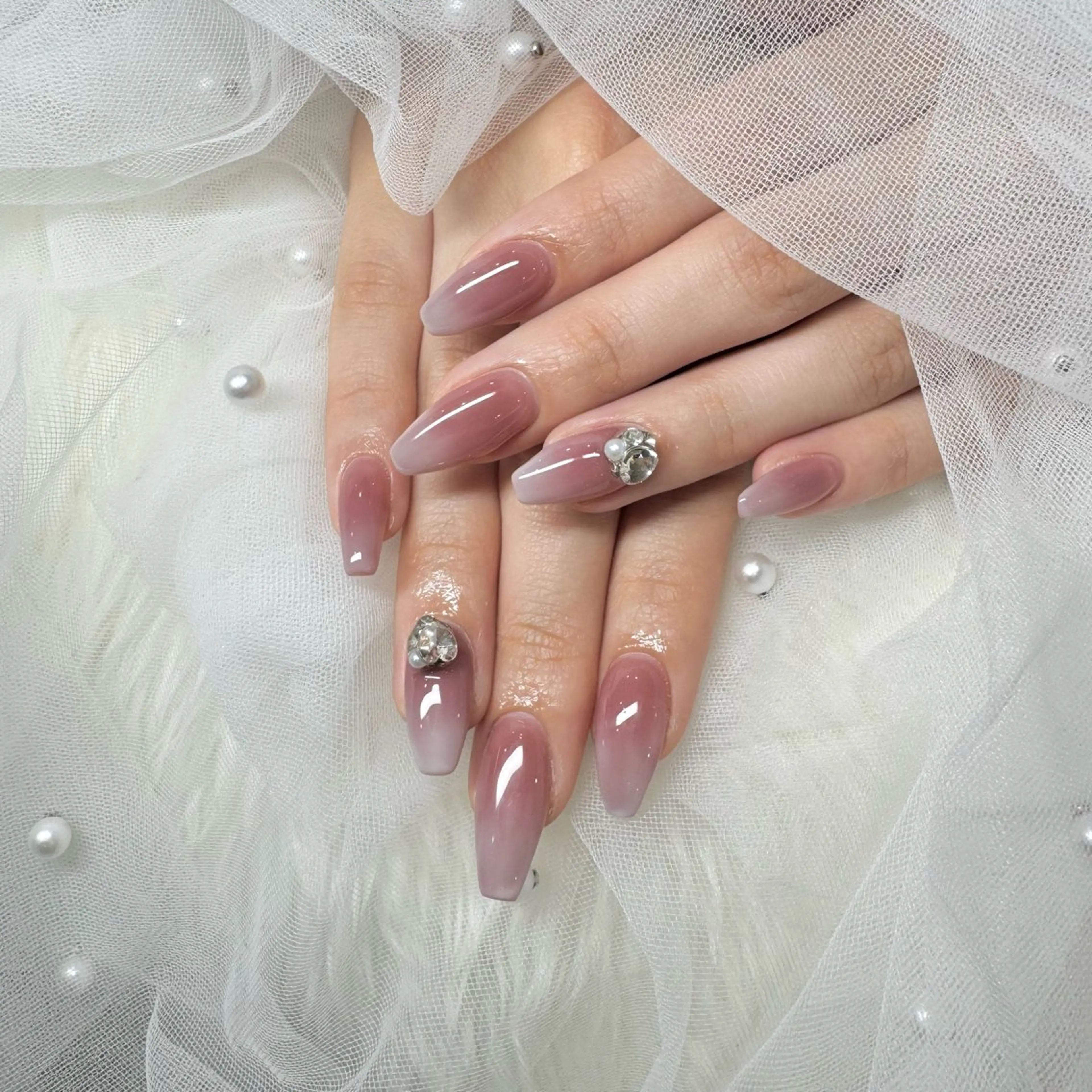 ネイル フットネイル ジェルネイル キラキラネイル ロングネイル オフィスネイル AYAKA🩵難波♡ 韓国ネイルで可愛く♡のネイルデザイン