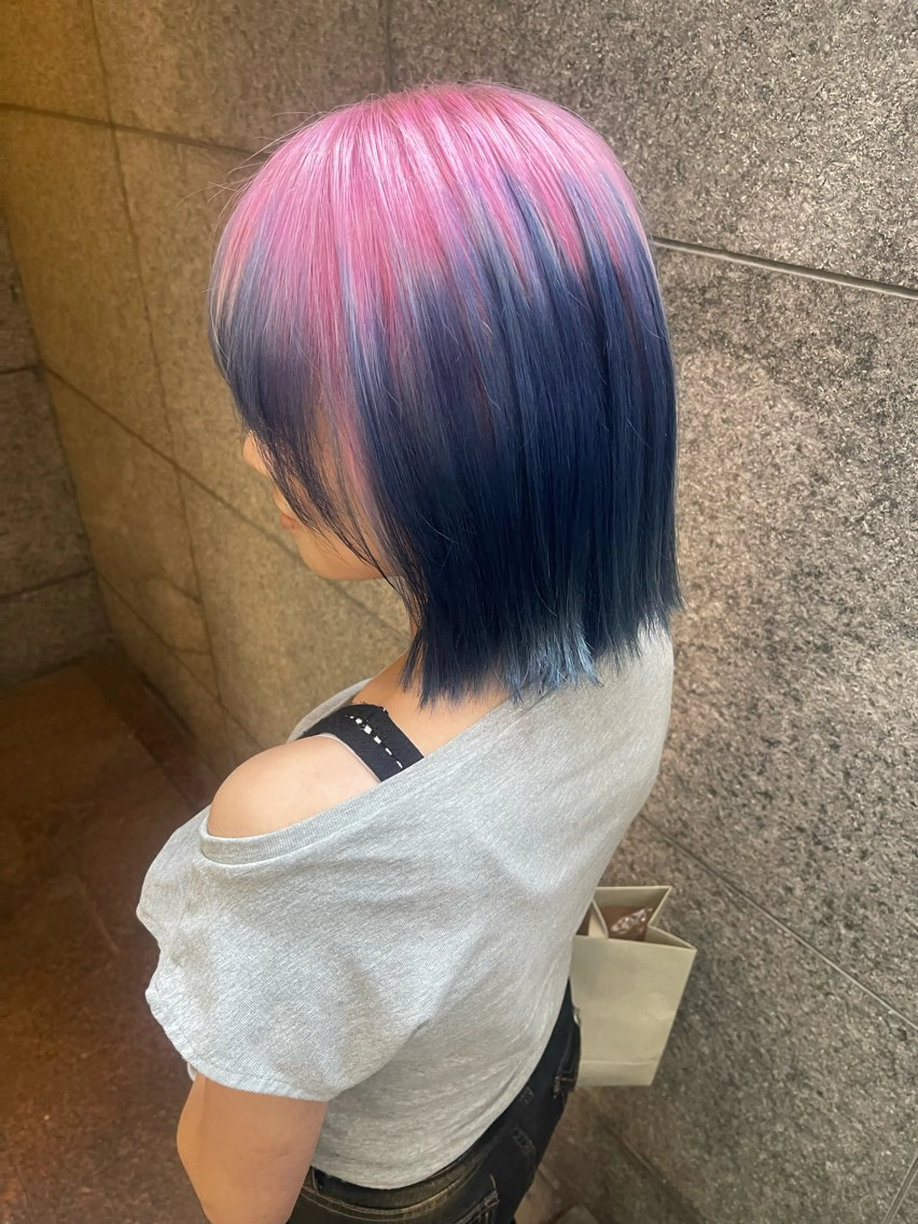 セミロング 広島:ミルキーカラー tsumaのヘアスタイル