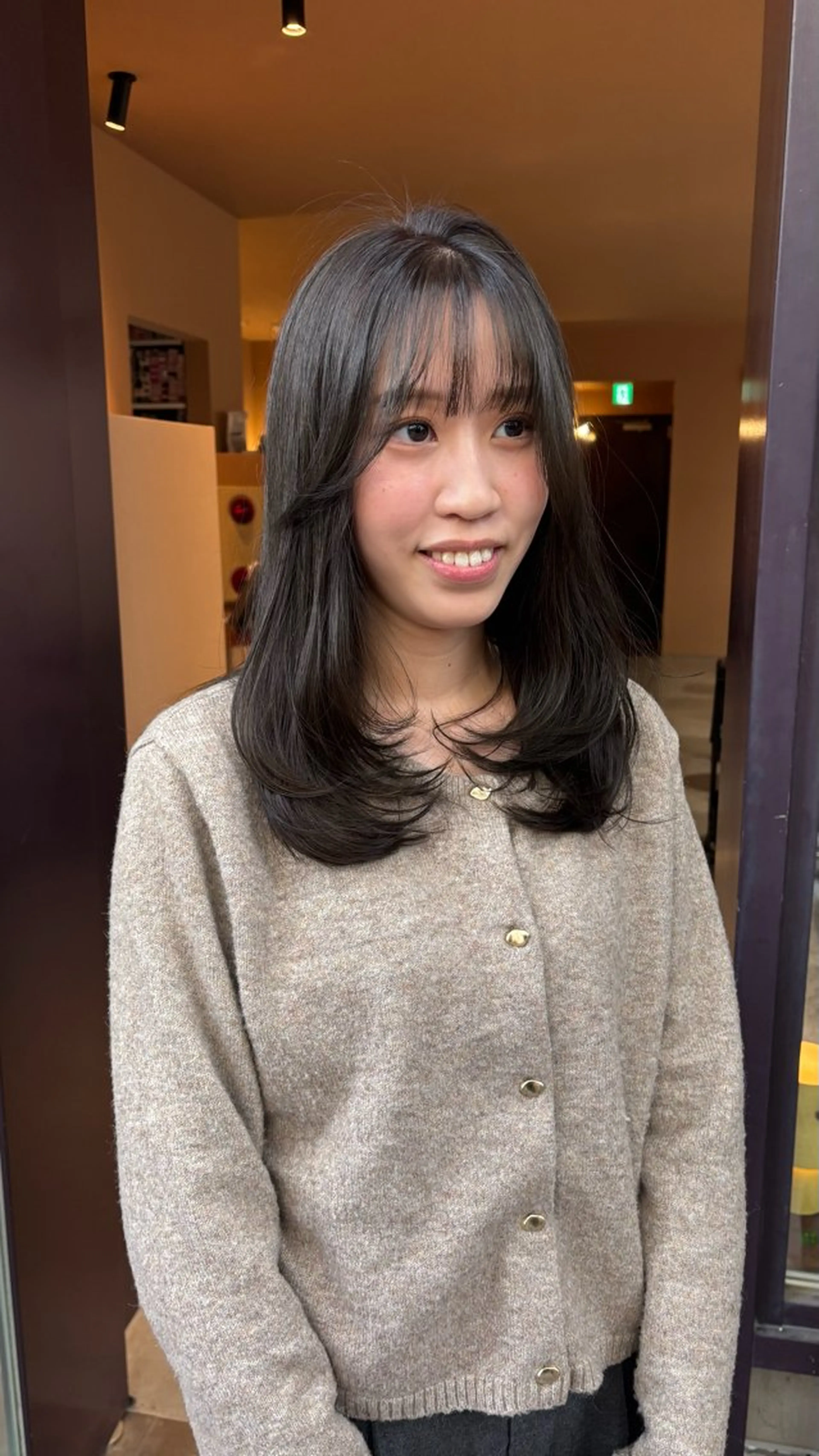 セミロング 髪質改善 レイヤーカット 小顔カット トリートメント カット ヘアカラー トリートメント やまぐち もえかのヘアスタイル