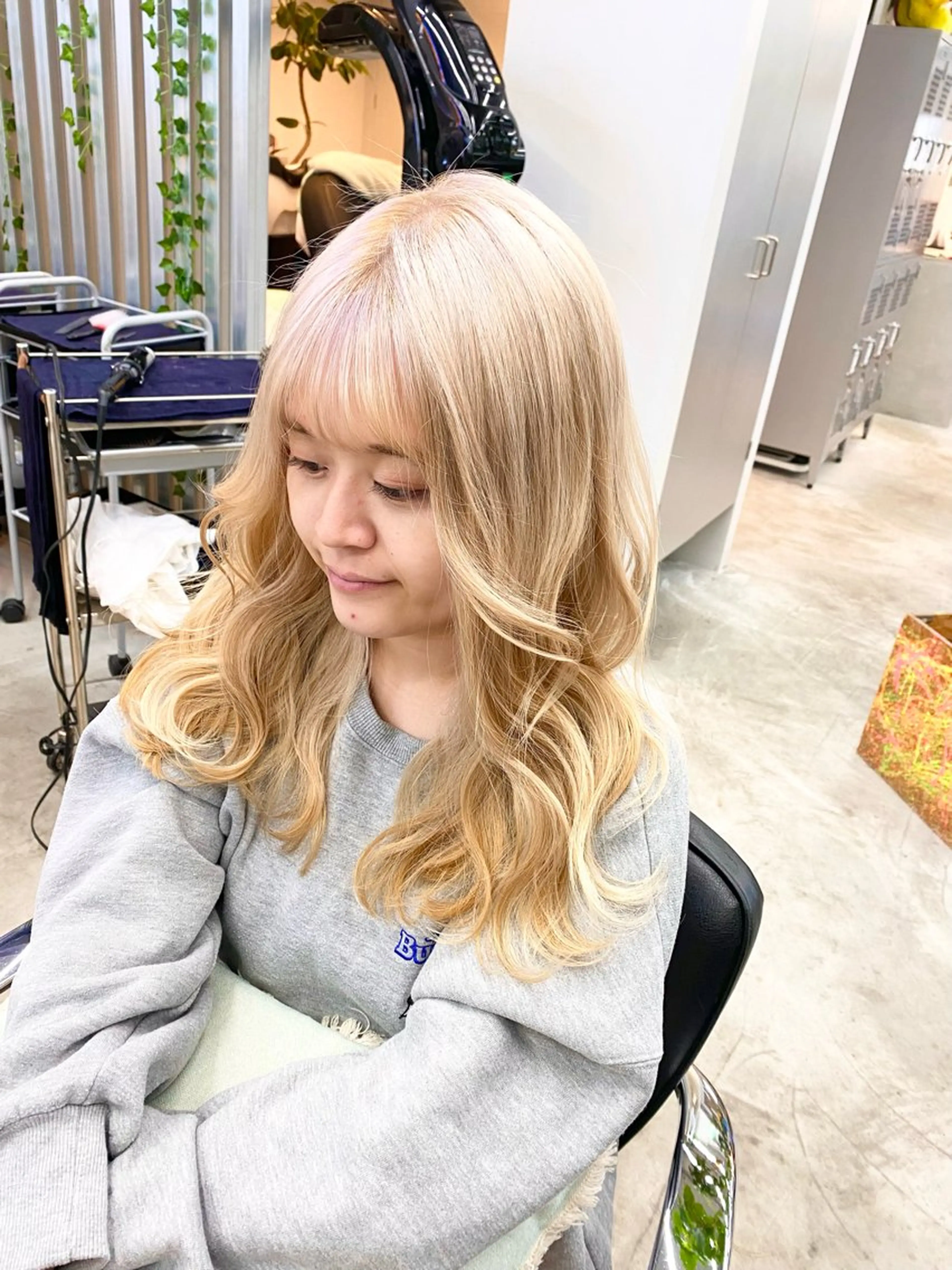 セミロング カラー ブリーチ ブロンド 透明感カラー ハイトーンカラー ホワイトブロンド カット ヘアカラー トリートメント 艶髪と透明感を ‼️/若林のヘアスタイル
