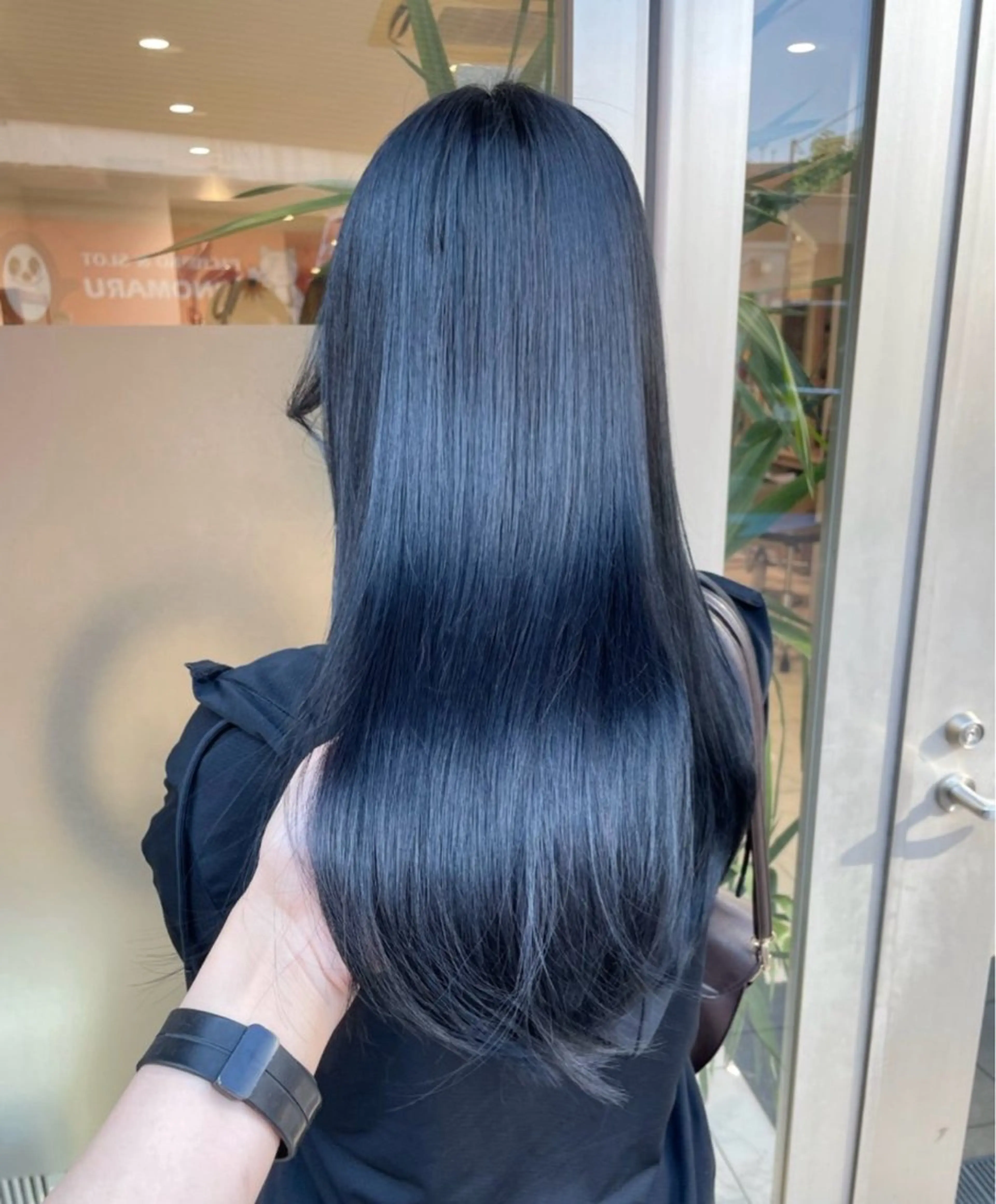 ロング カラー 黒髪 ブルーカラー ブルーブラック カット ヘアカラー トリートメント 【メンズパーマ✨️ 髪質改善矯正】岩城のヘアスタイル