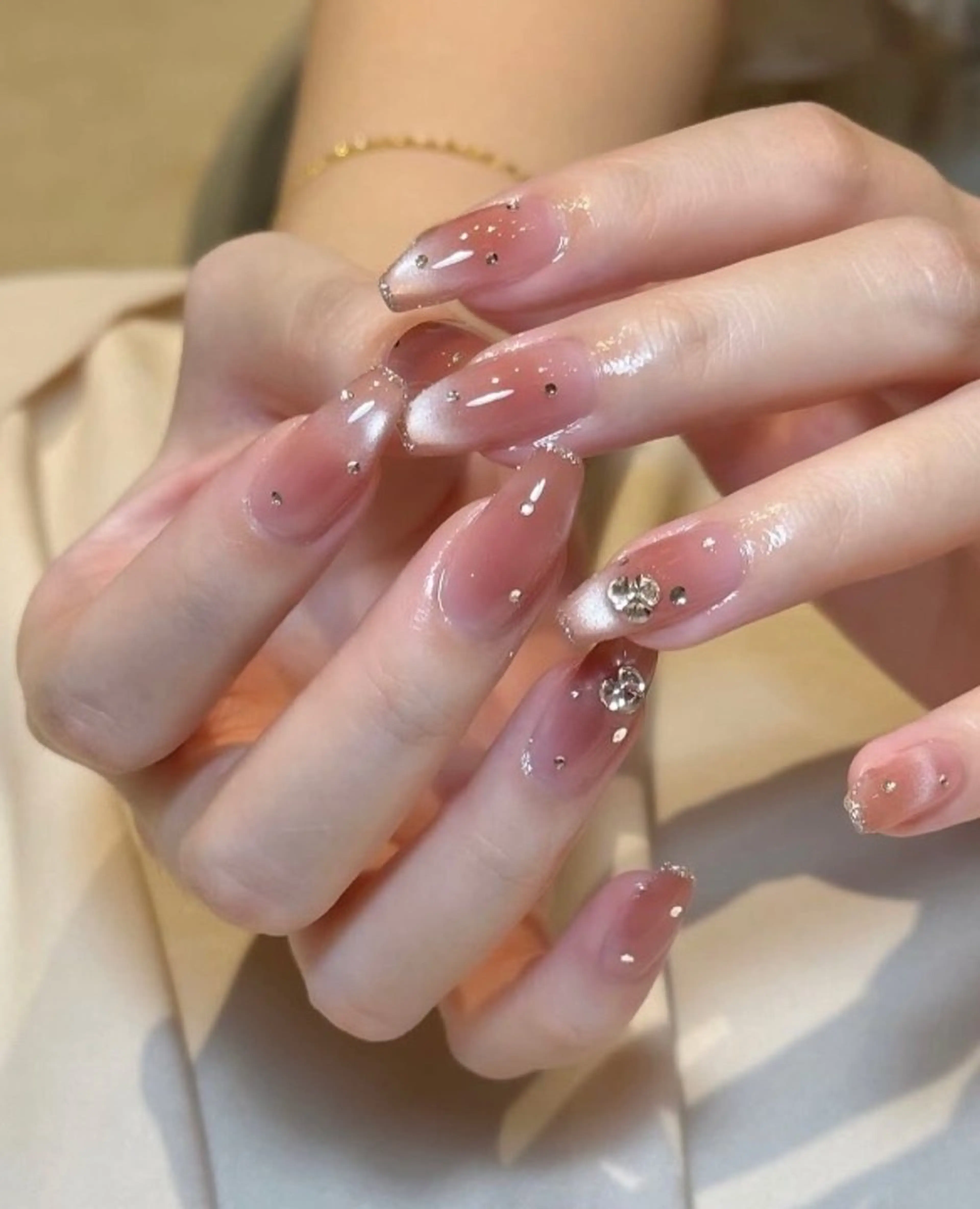 カラー グラデーションカラー ピンクカラー ハンドネイル AIN Nailのネイルデザイン