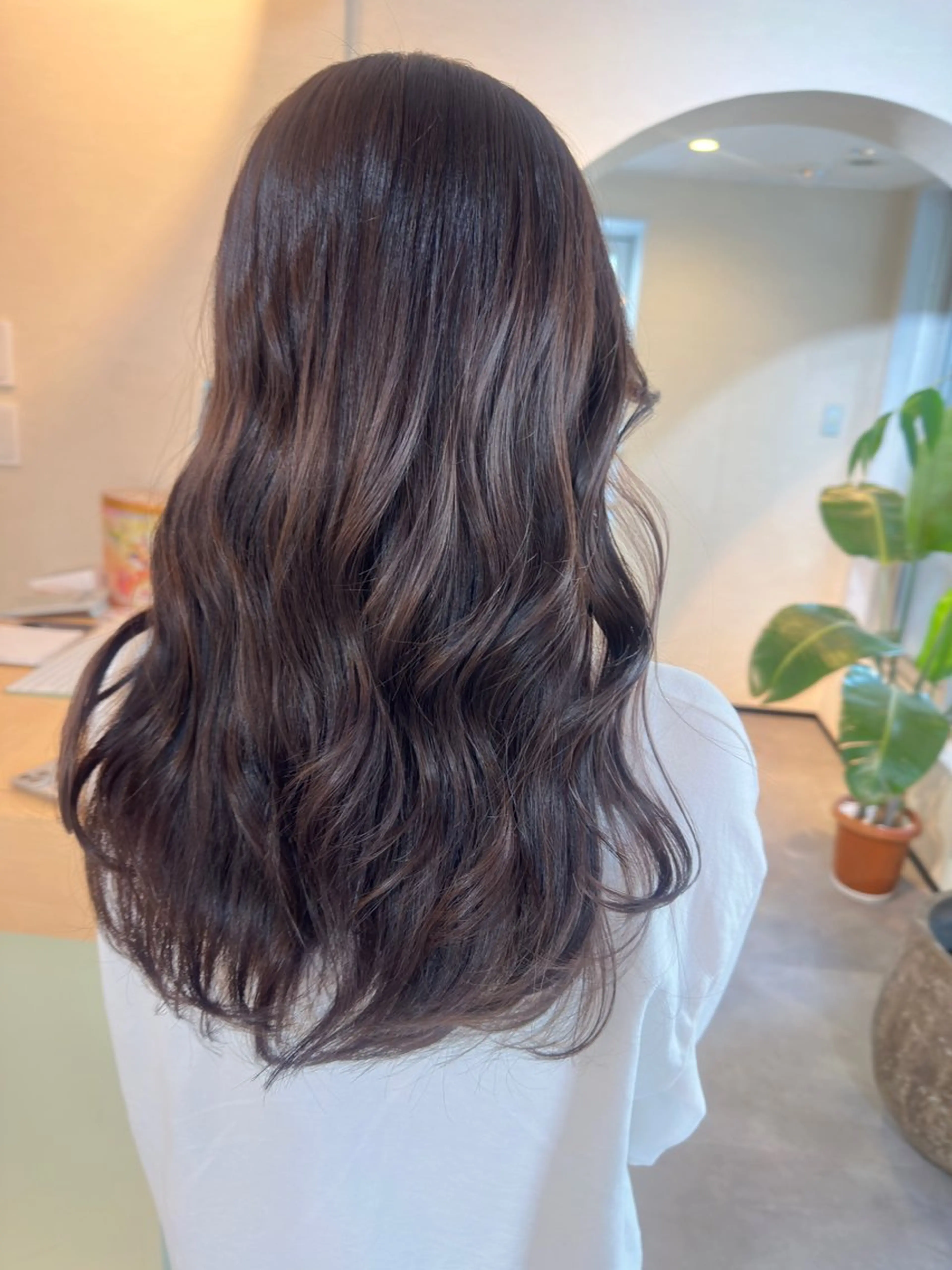 ロング カラー アッシュ アッシュブラウン ブラウンカラー ラベンダーカラー ラベンダーアッシュ カット ヘアカラー トリートメント Une（ユヌ）所属・【Uneユヌ】菊地 春那のヘアスタイル