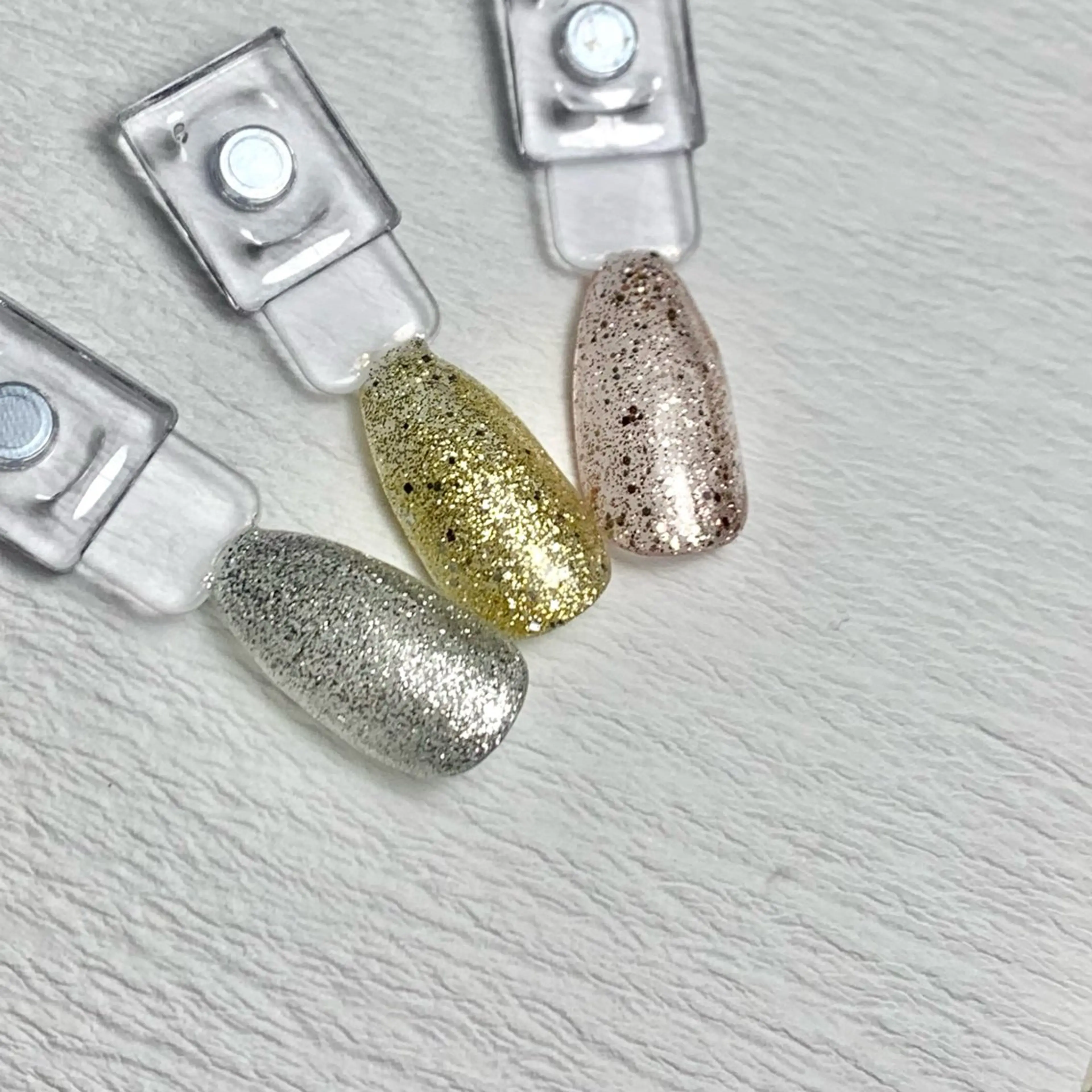 ネイル フットネイル キラキラネイル ラメ(グリッター) オフィスネイル ワンカラーネイル フットネイル 💌TO:ME トゥーミーネイル🌿のネイルデザイン