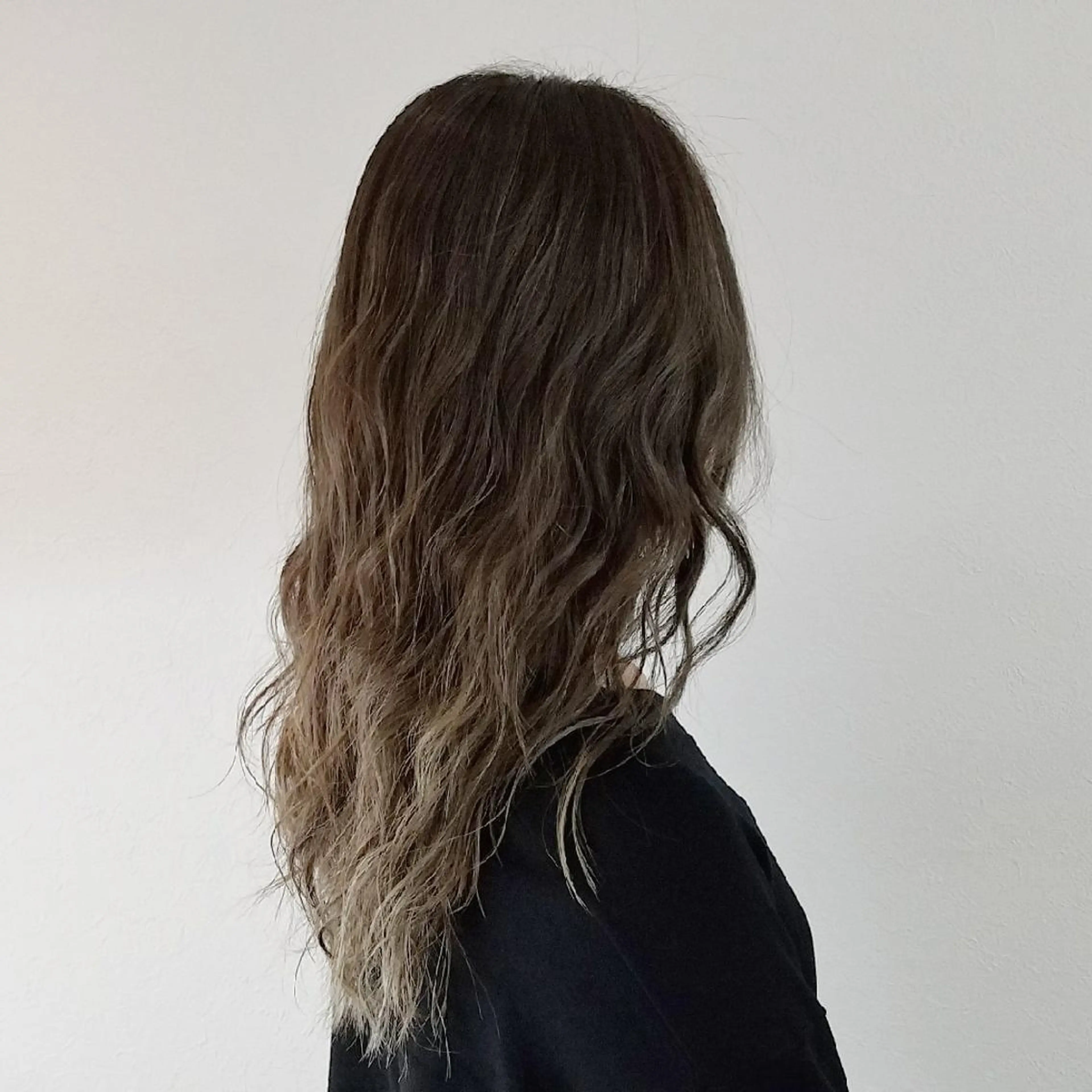 ロング カラー グラデーションカラー ハイライトカラー ハイライト sky所属・くわやま まさきのヘアスタイル