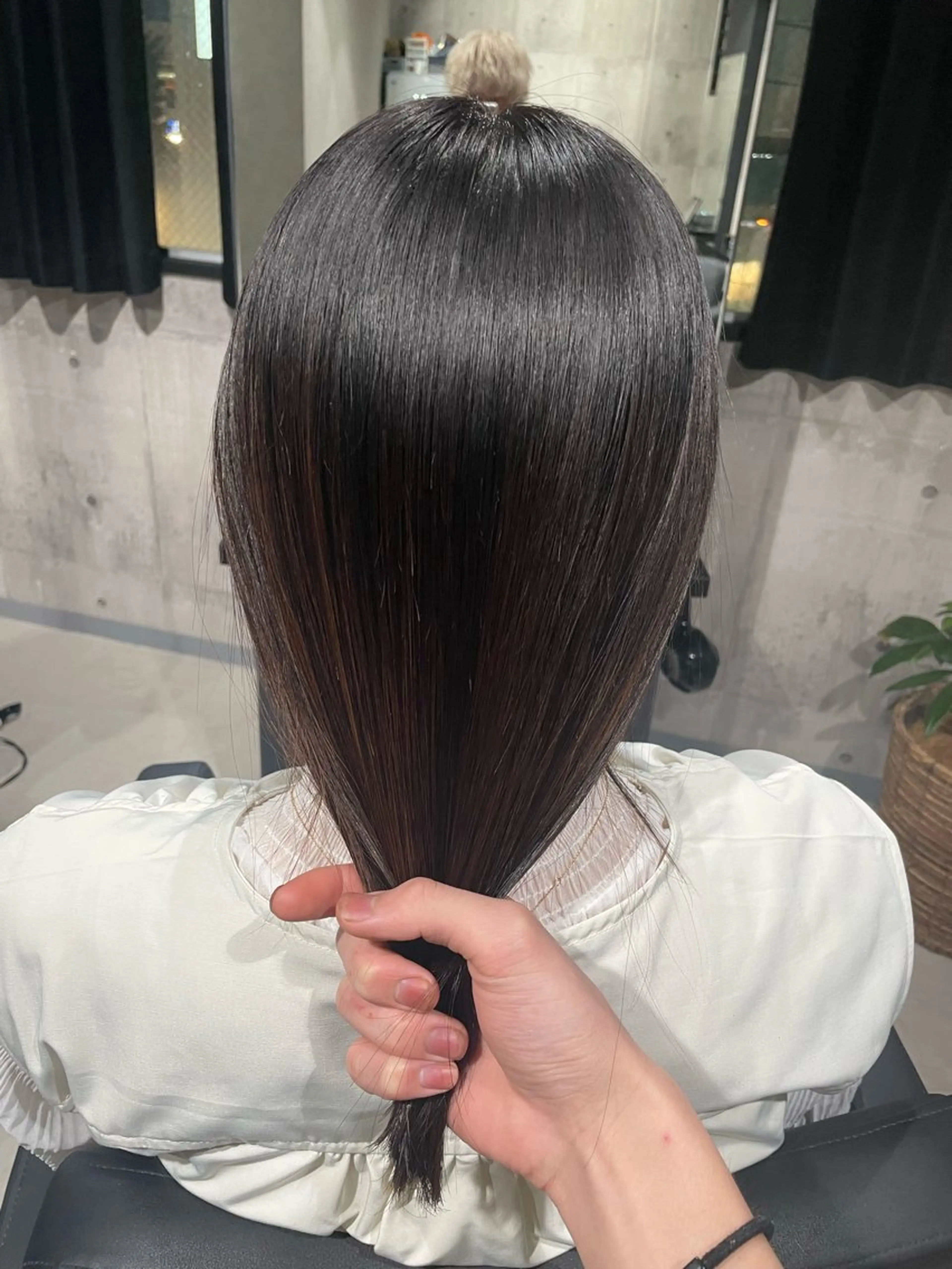 ミディアム 髪質改善 酸性ストレート 縮毛矯正 _WHITE / KENTOのヘアスタイル
