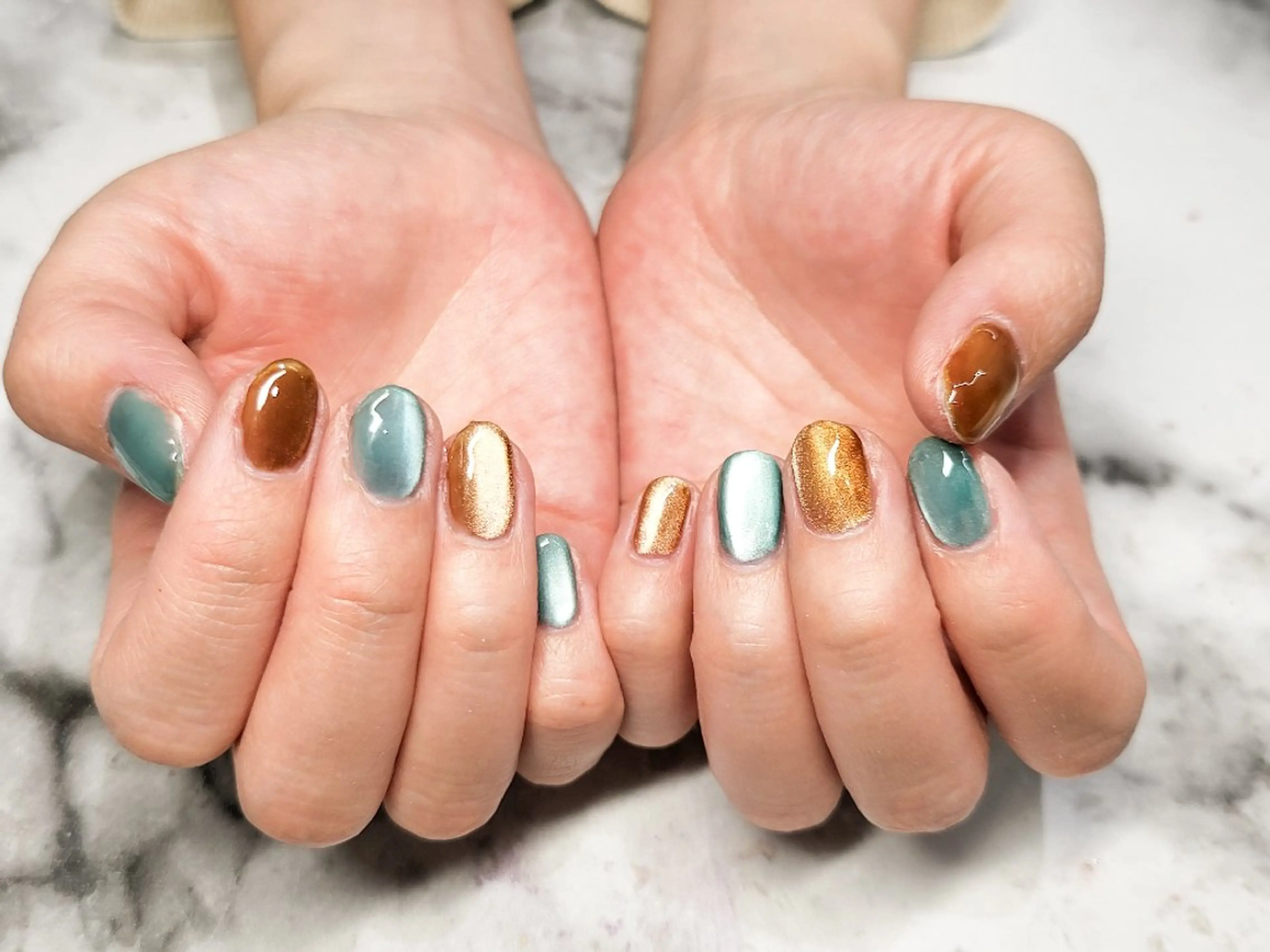 ネイル グリーン マグネットネイル 春ネイル ハンドネイル 矢野 美希のネイルデザイン