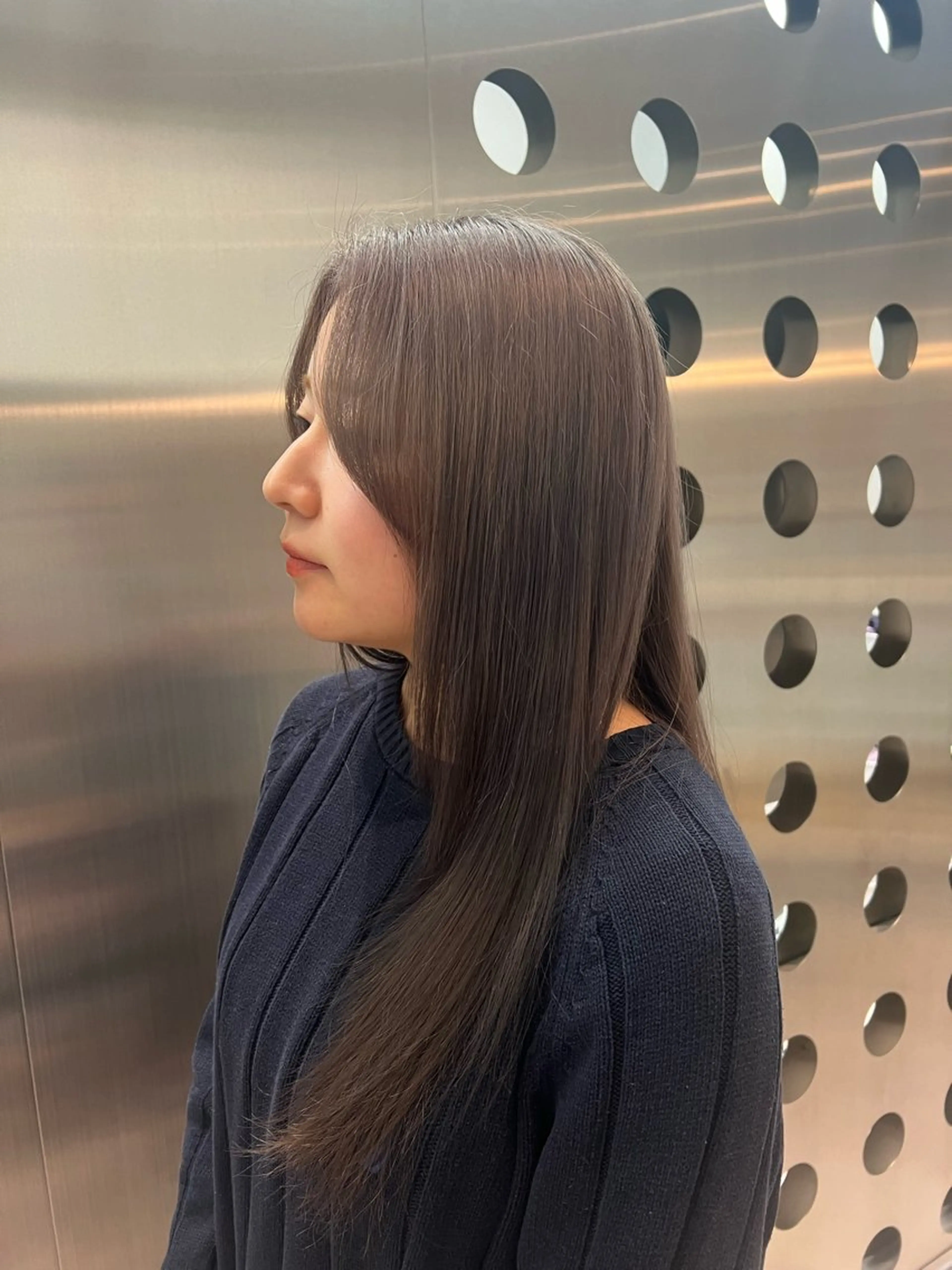 セミロング カラー ベージュカラー ブリーチ 透明感カラー グレージュ 堀江 /木下椋麻のヘアスタイル