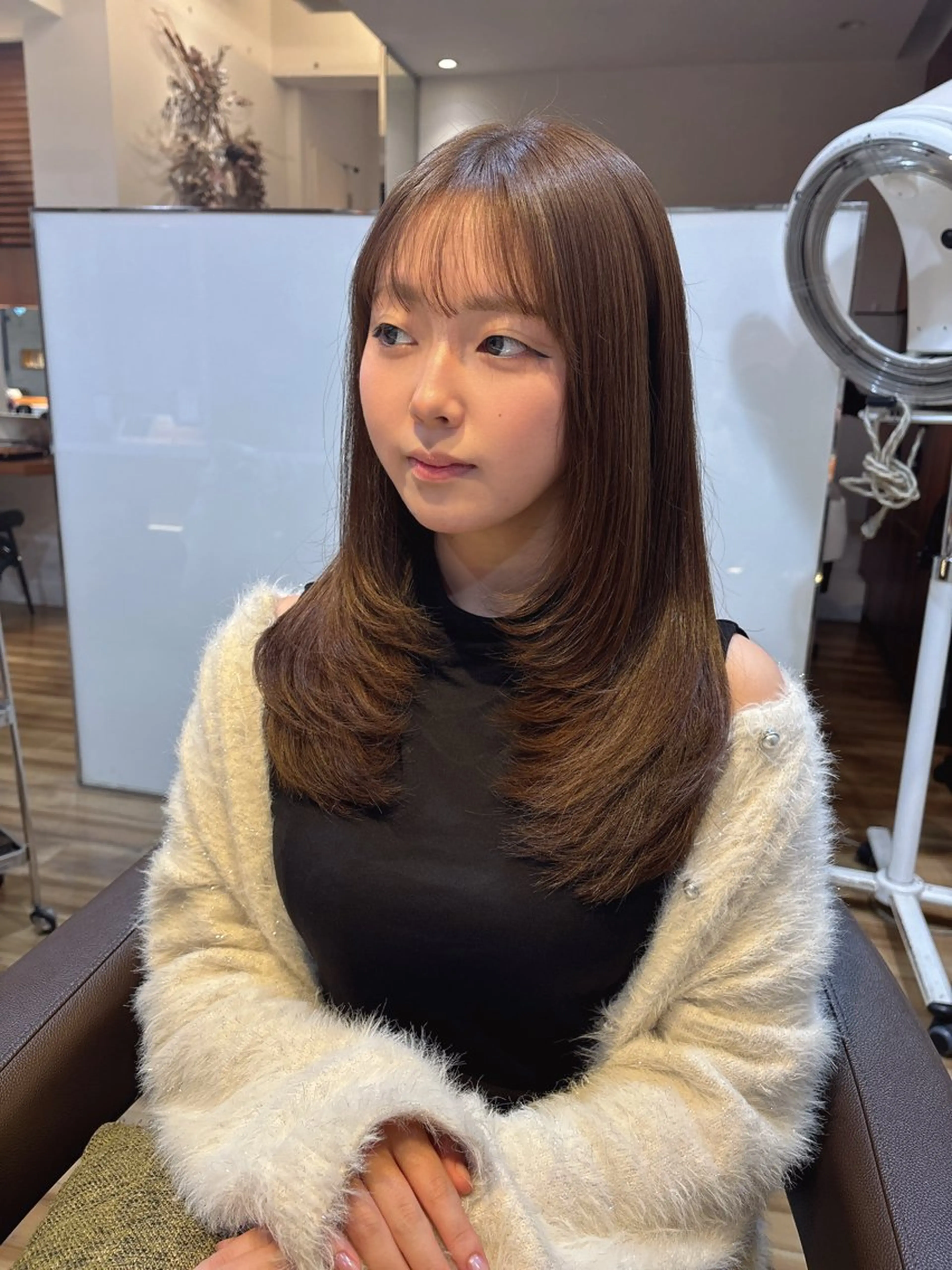 セミロング カラー ベージュカラー オリーブベージュ レイヤーカット カット ヘアカラー トリートメント レイヤーカット /透明感/千葉怜寿のヘアスタイル
