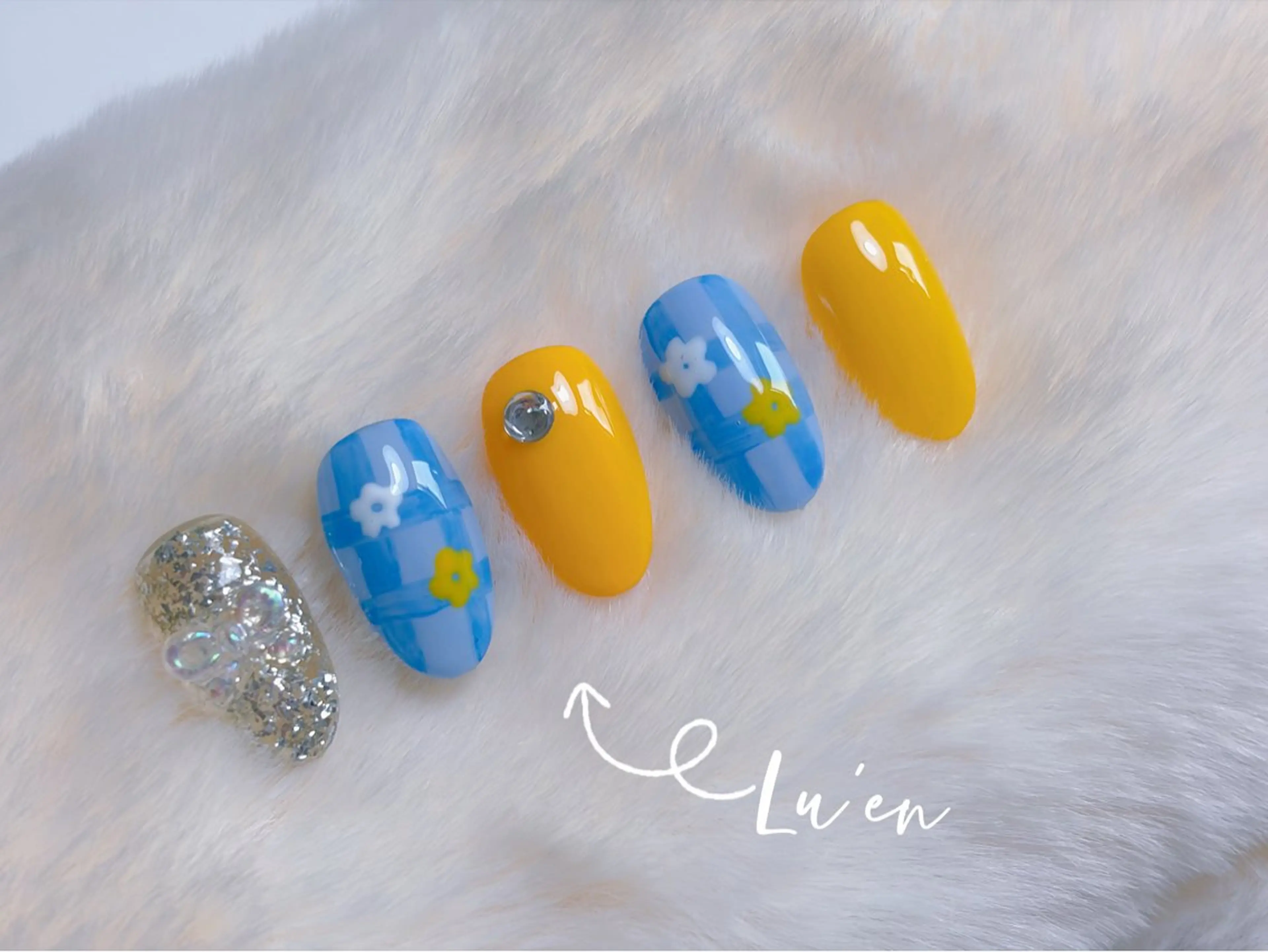 ミディアム ファン ミンハンのネイルデザイン