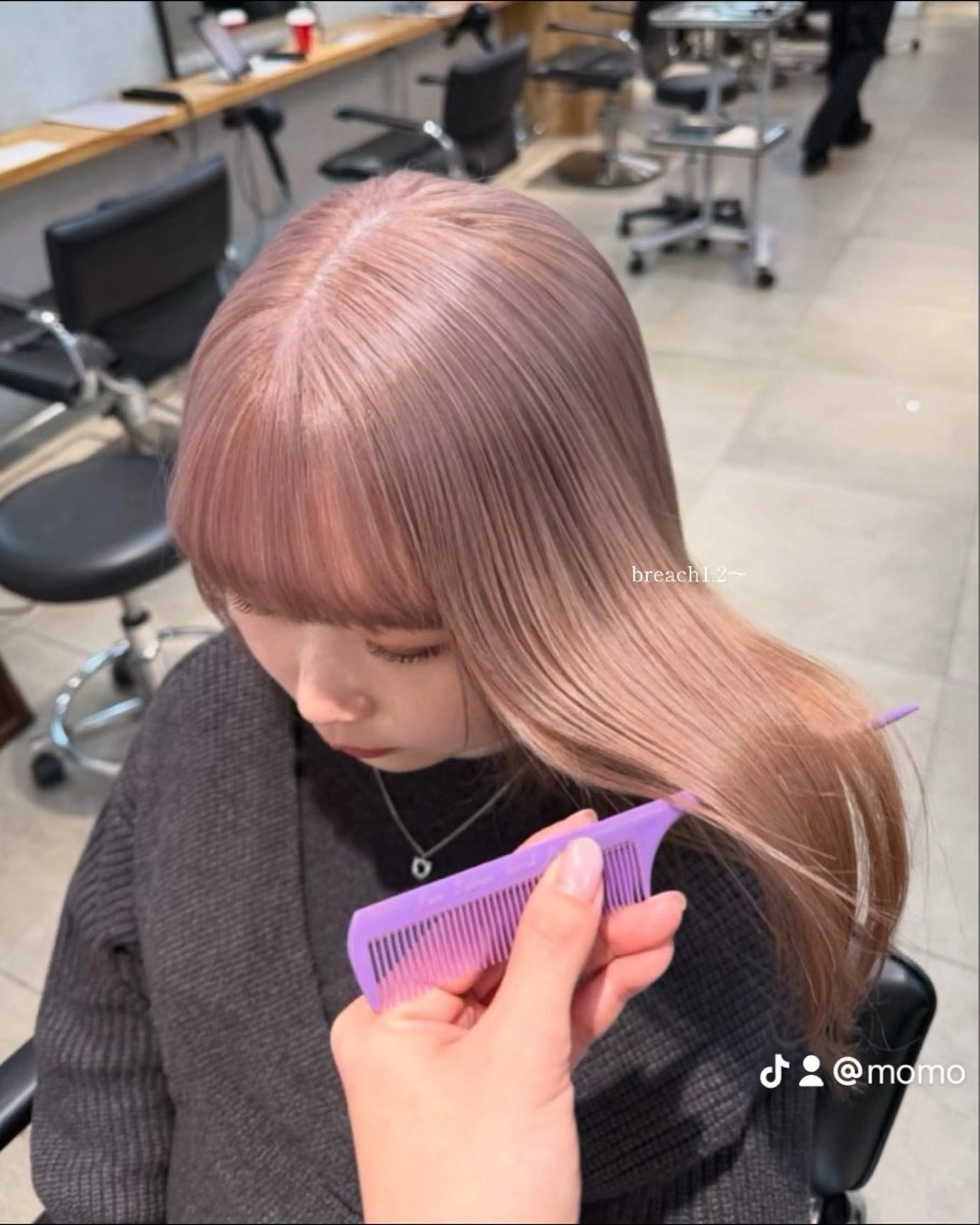 ミディアム カラー ミルクティー× グレージュMOMOのヘアスタイル