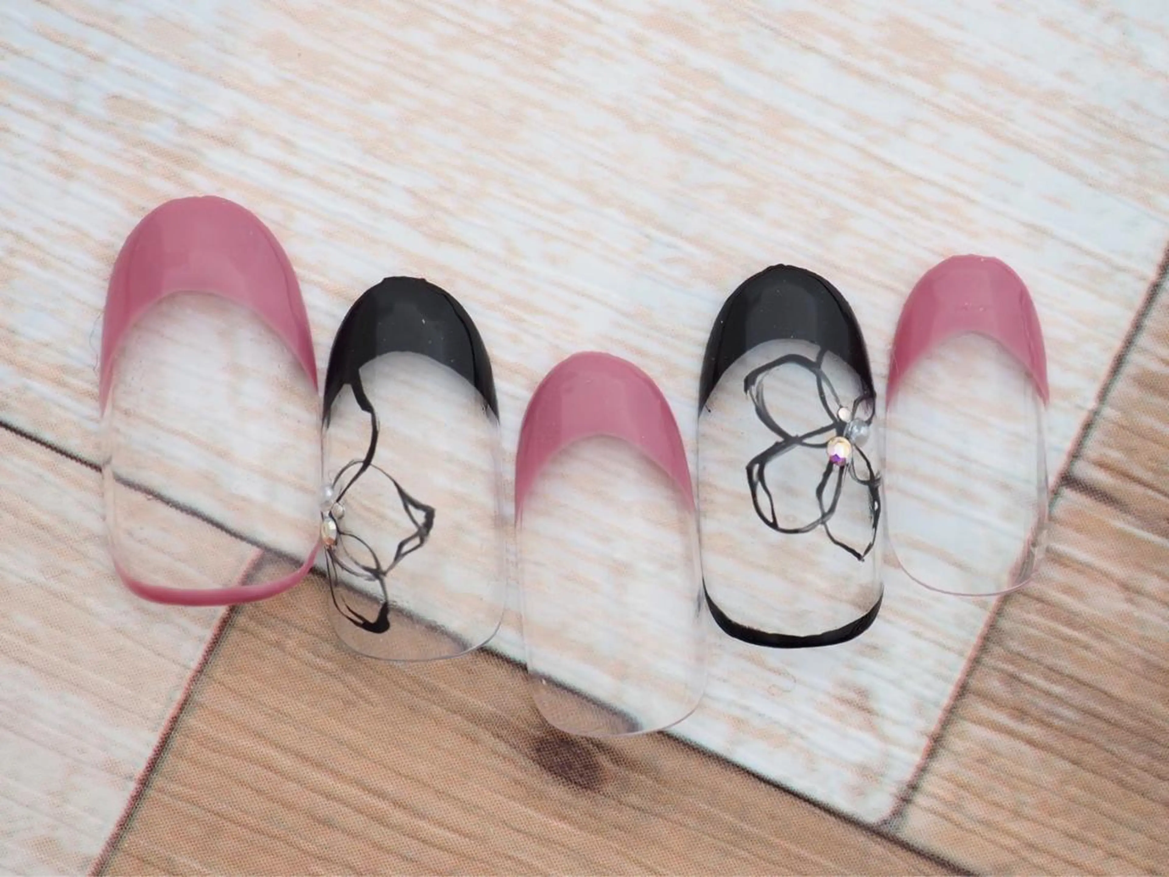 ネイル トップネイリスト Ribbon立川店のネイルデザイン