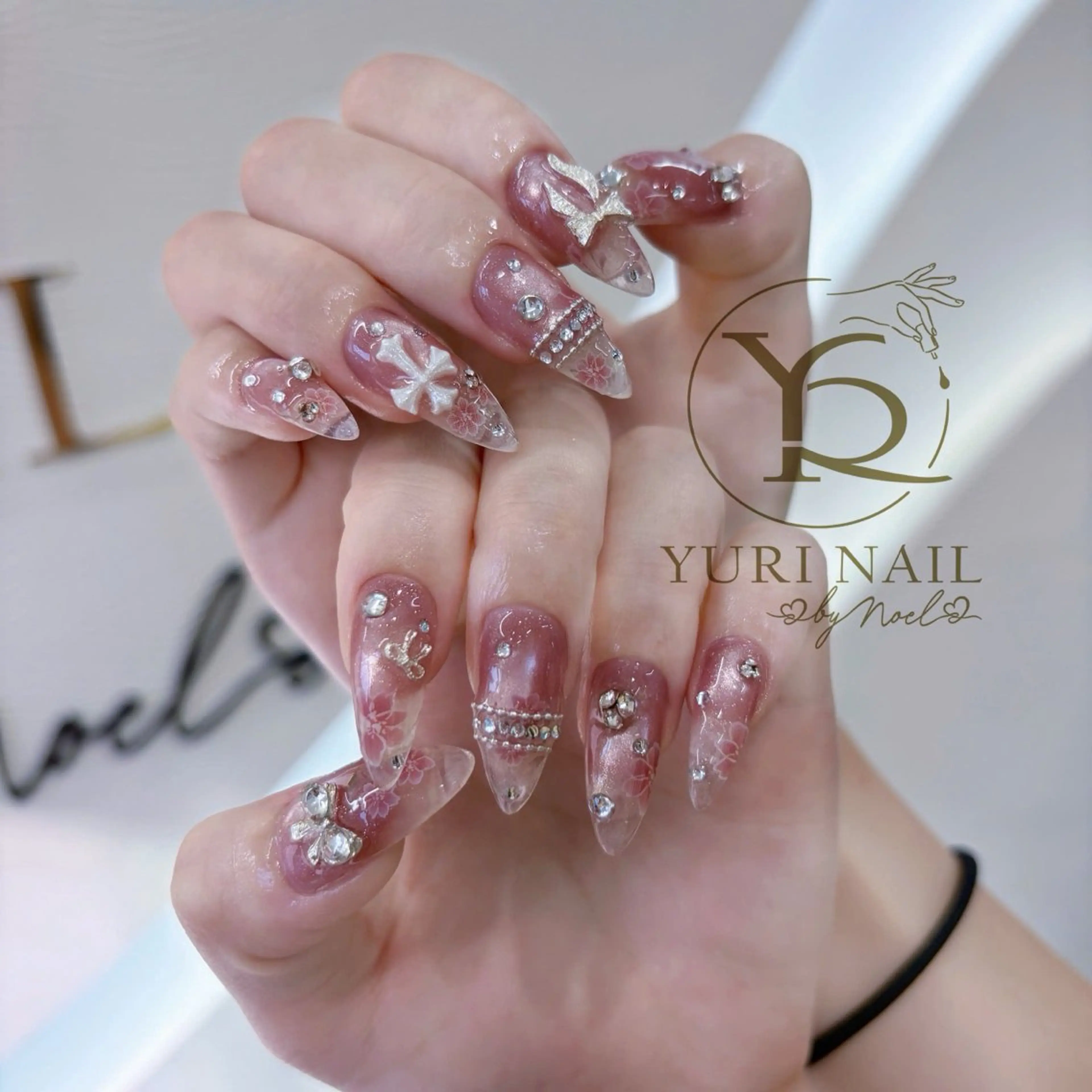 ネイル オーロラネイル ブルー チークネイル フレンチネイル グラデーション ハンドネイル フットネイル ハンドケア YURI Nail Funabashiのネイルデザイン