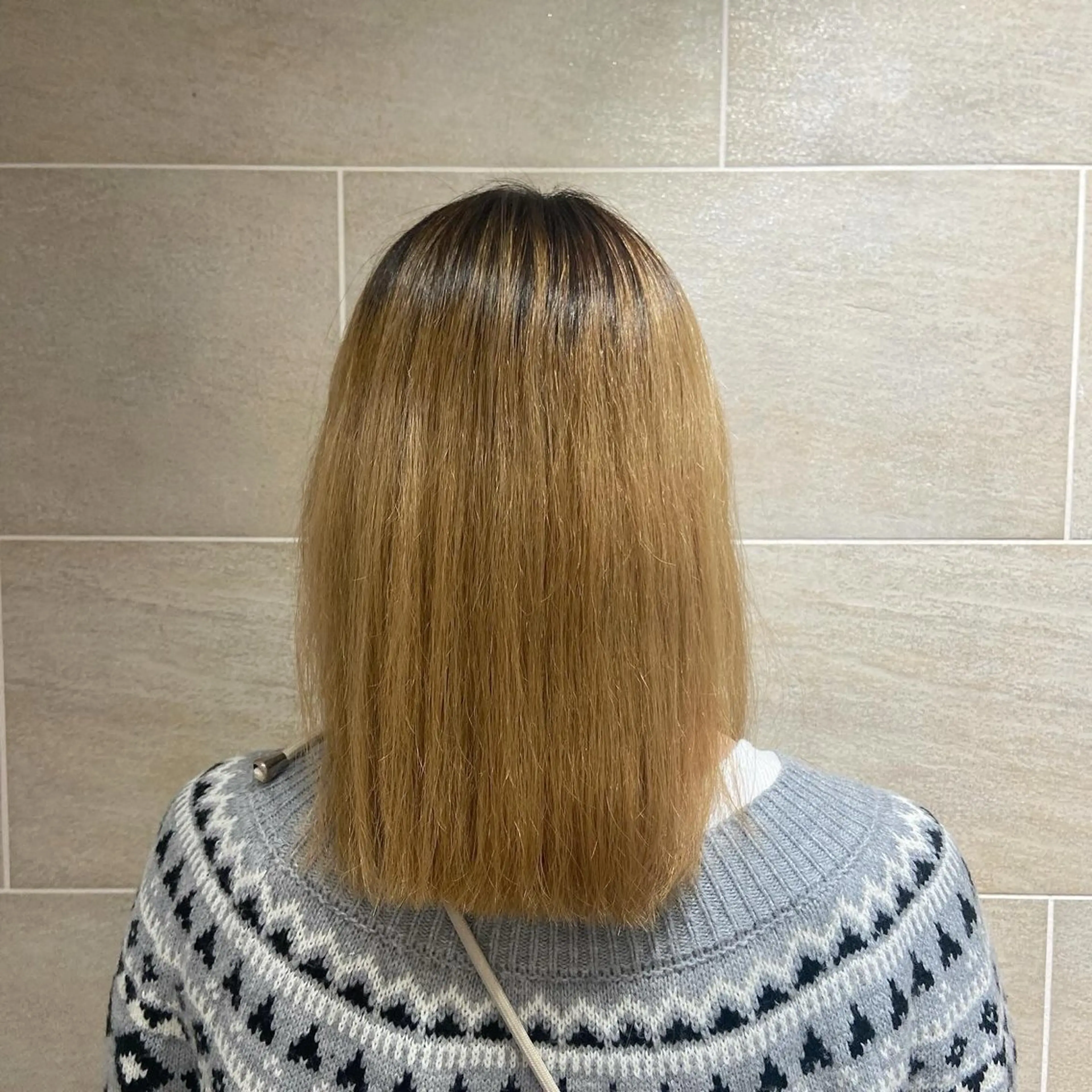 ミディアム 酸性ストレート 武井 哉子のヘアスタイル