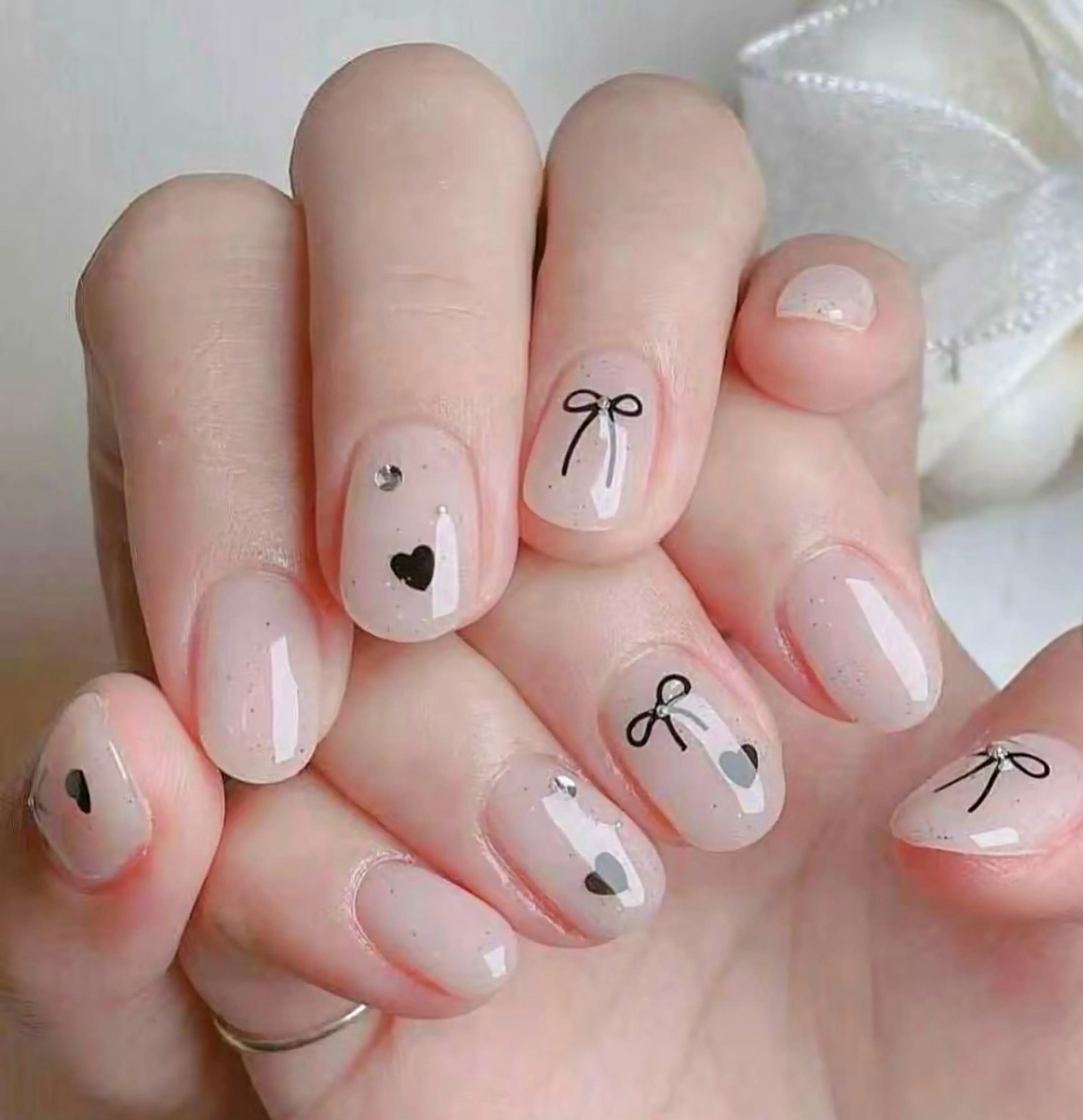 ネイル チークネイル 長さ出し フットネイル ジェルネイル 卒業式 𝓐𝓷𝓻𝓲 XiinhNailのネイルデザイン