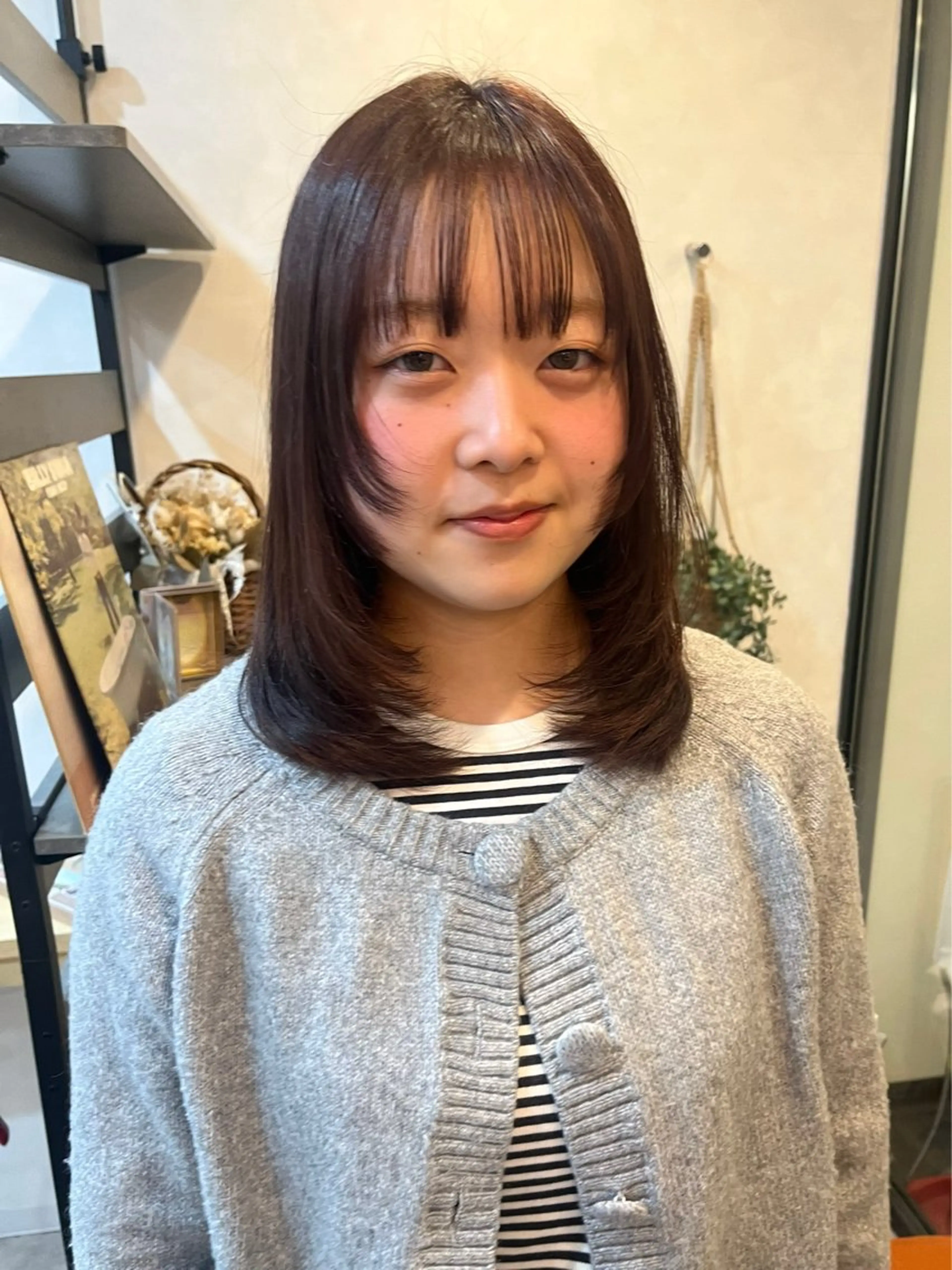 ミディアム カラー 髪質改善 レイヤーカット トリートメント 酸性ストレート カット ヘアカラー トリートメント 髪質改善/レイヤー/ ボブ/磯野史歩のヘアスタイル