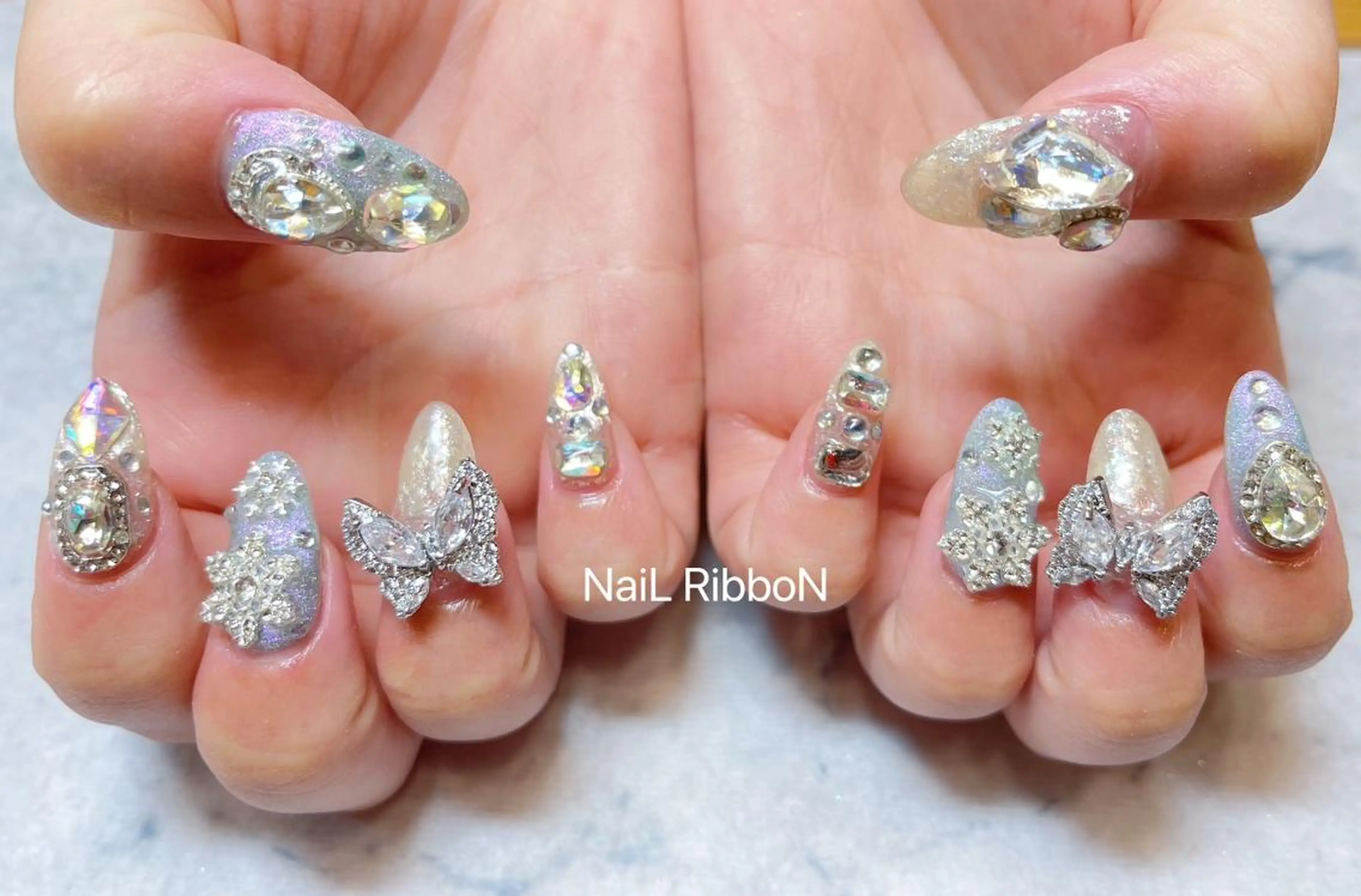 ネイル ネイルリボン 受付スタッフのネイルデザイン