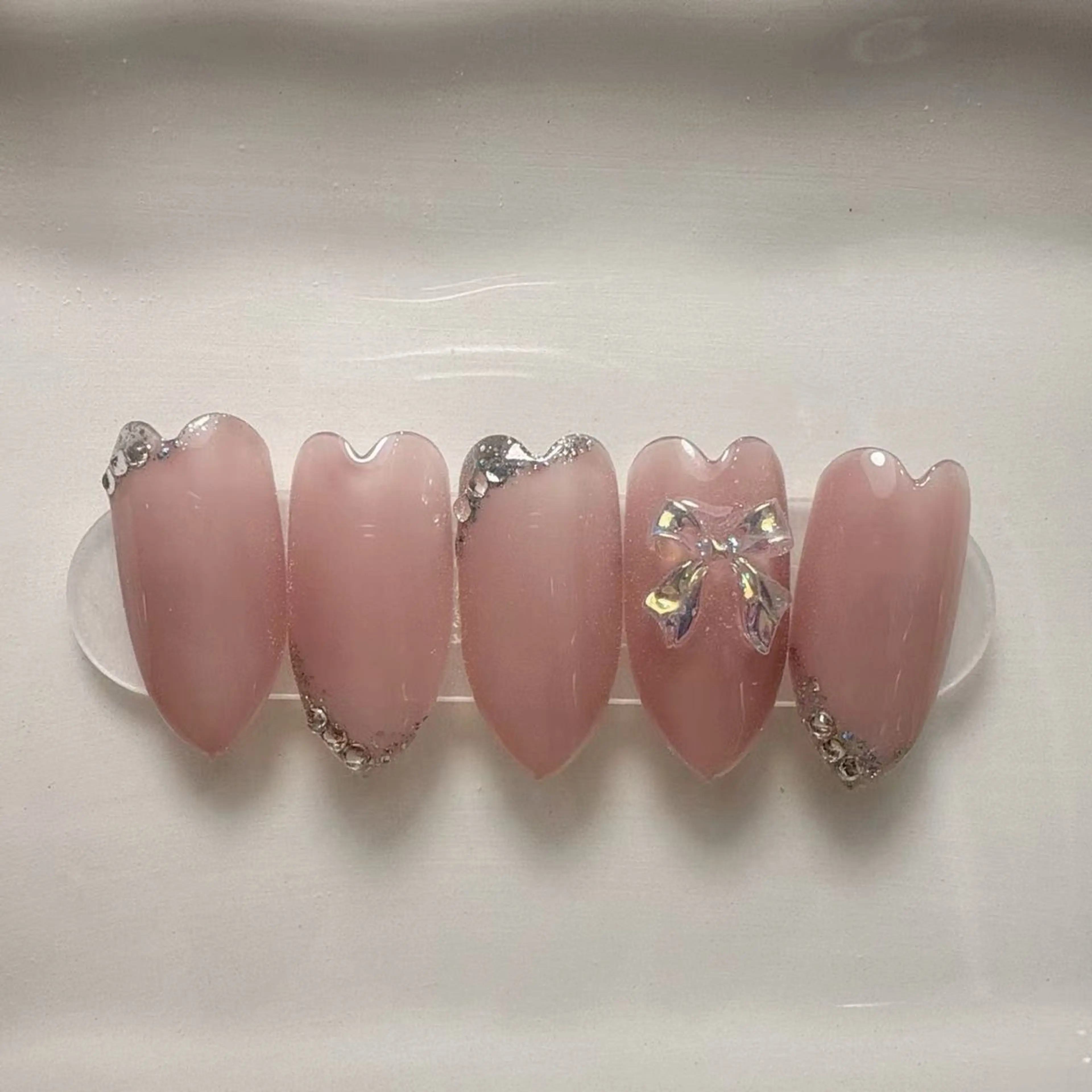 ネイル 長さ出し フレンチネイル ジェルネイル キラキラネイル 韓国ネイル ハンドネイル ハンドケア 🌈 Laule'aのネイルデザイン