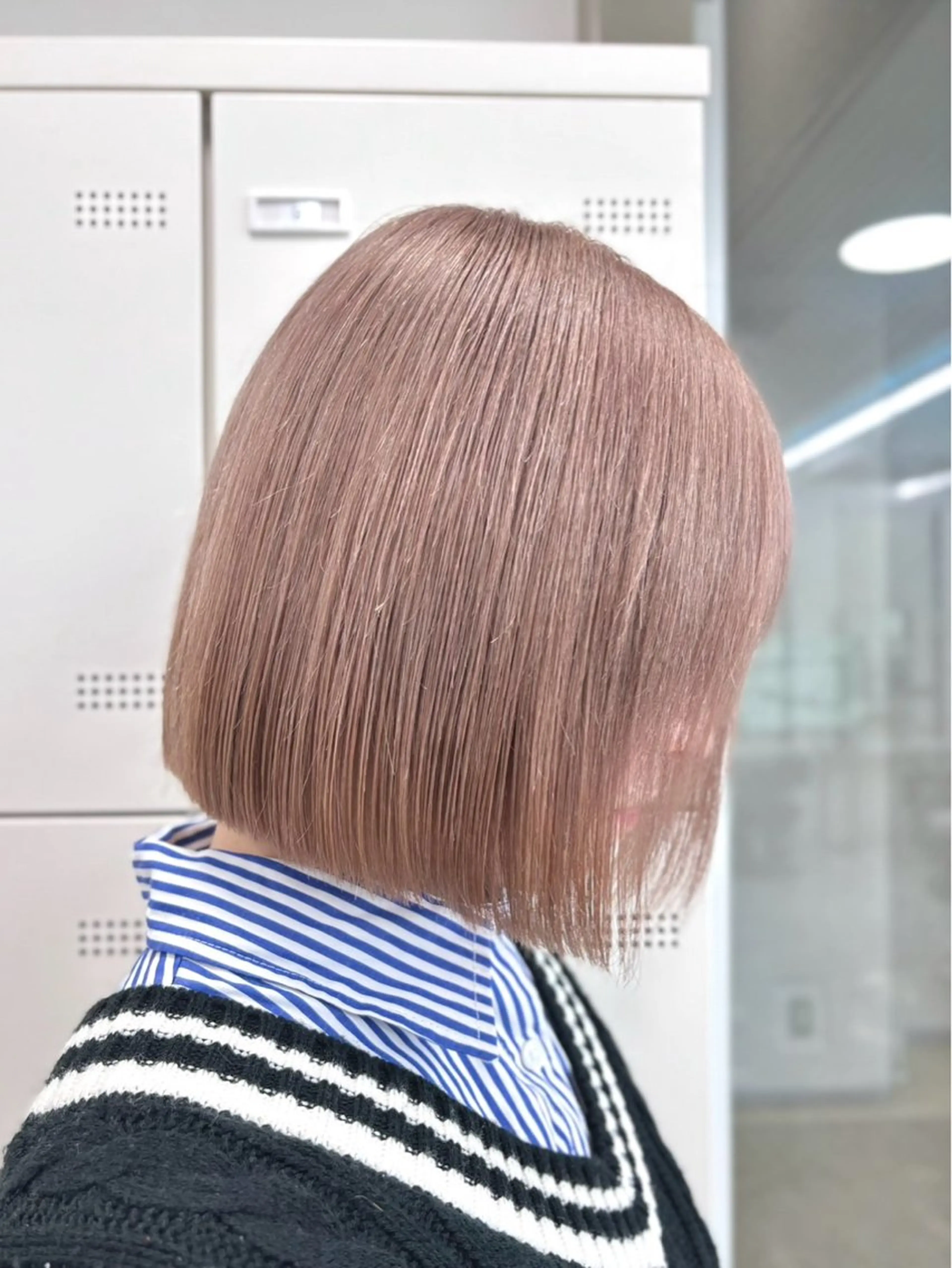 ミディアム カラー 🖤ハイトーン× レイヤー🖤SARAのヘアスタイル