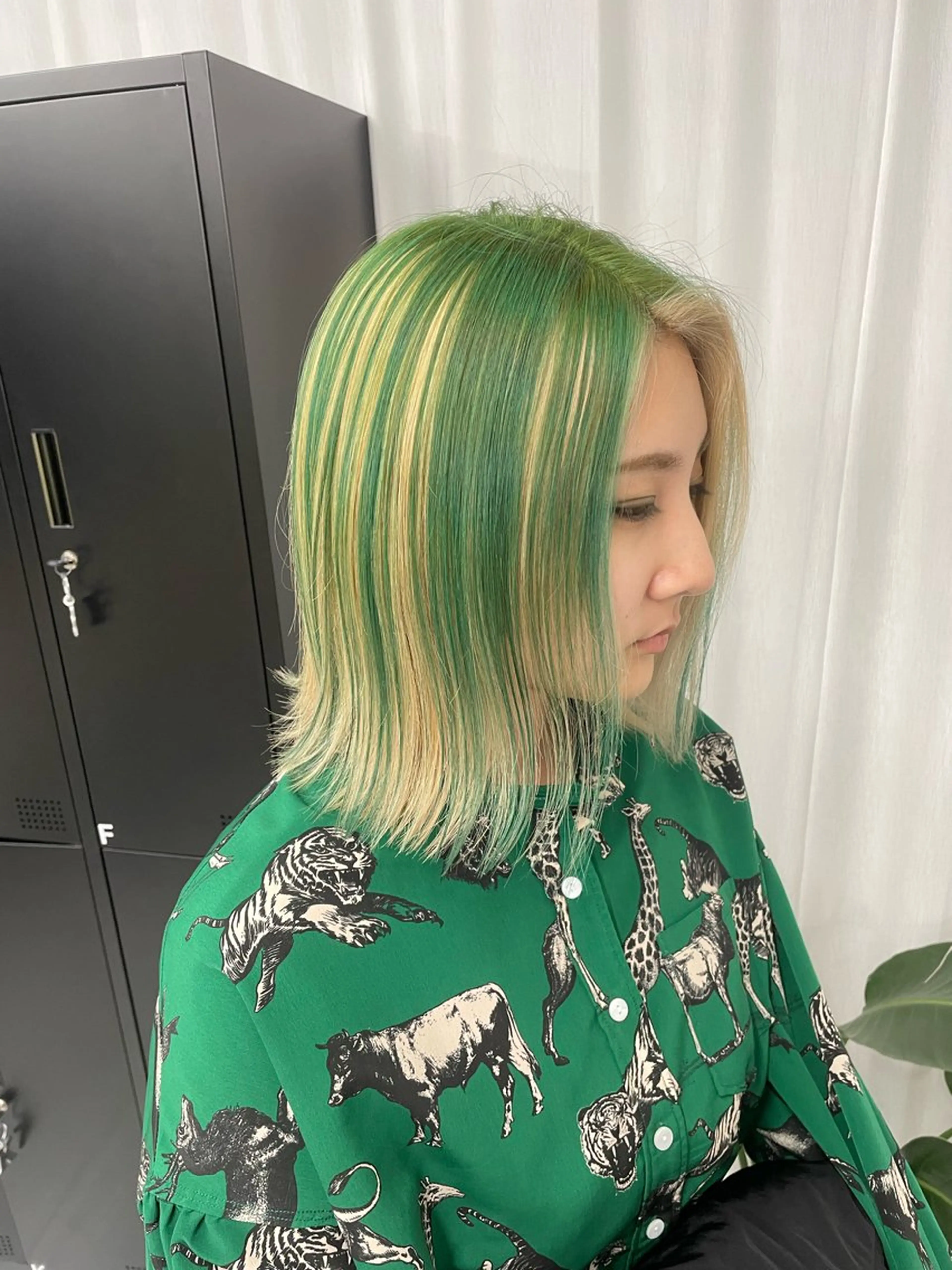 ミディアム ヘアカラー よしかどこーし メンズショート🦕のヘアスタイル