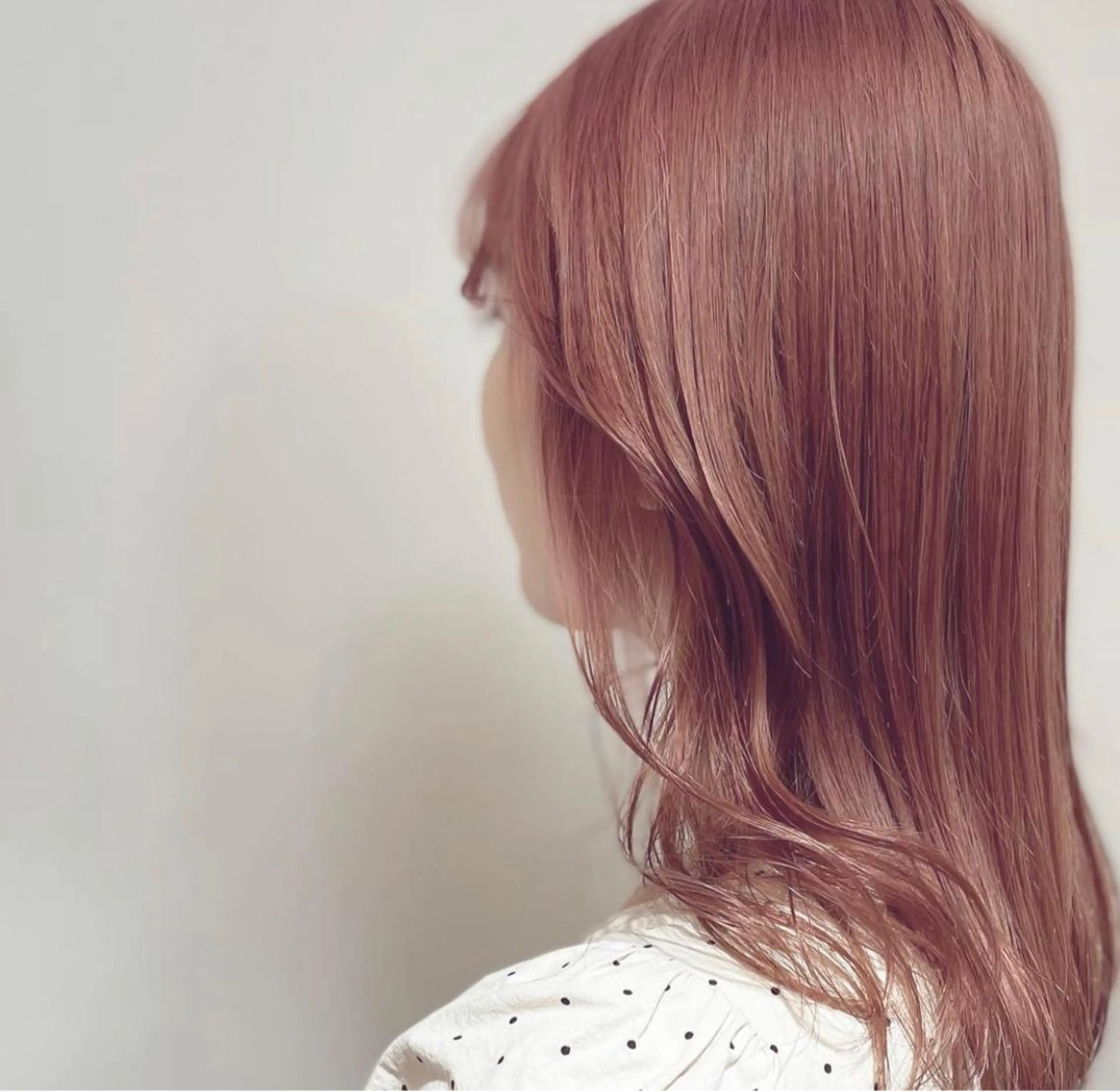 セミロング カラー ブリーチ ピンクカラー 💛🤍U too e’s 鎌倉🧸のヘアスタイル