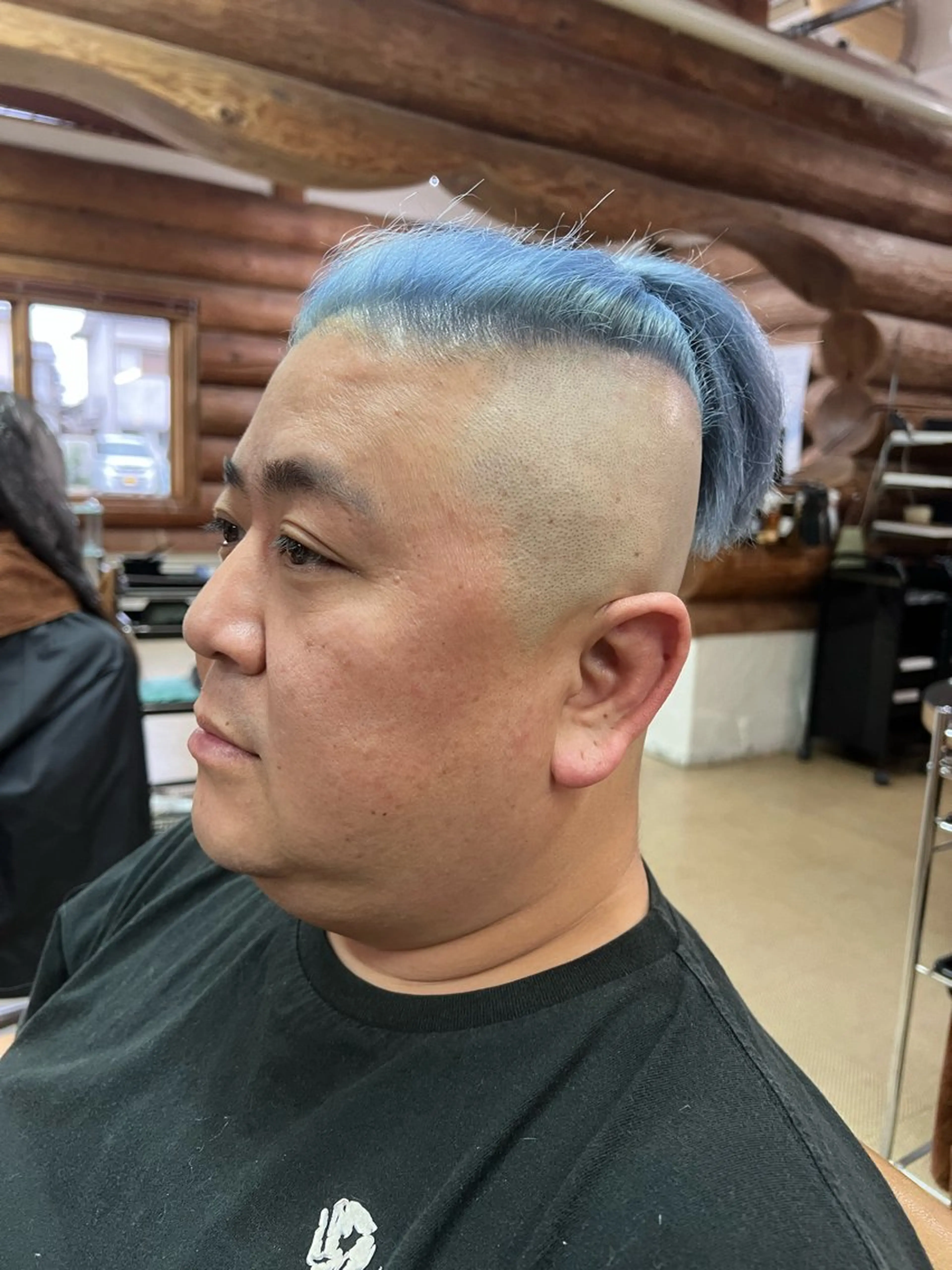 カラー 奥田 勝亮のヘアスタイル