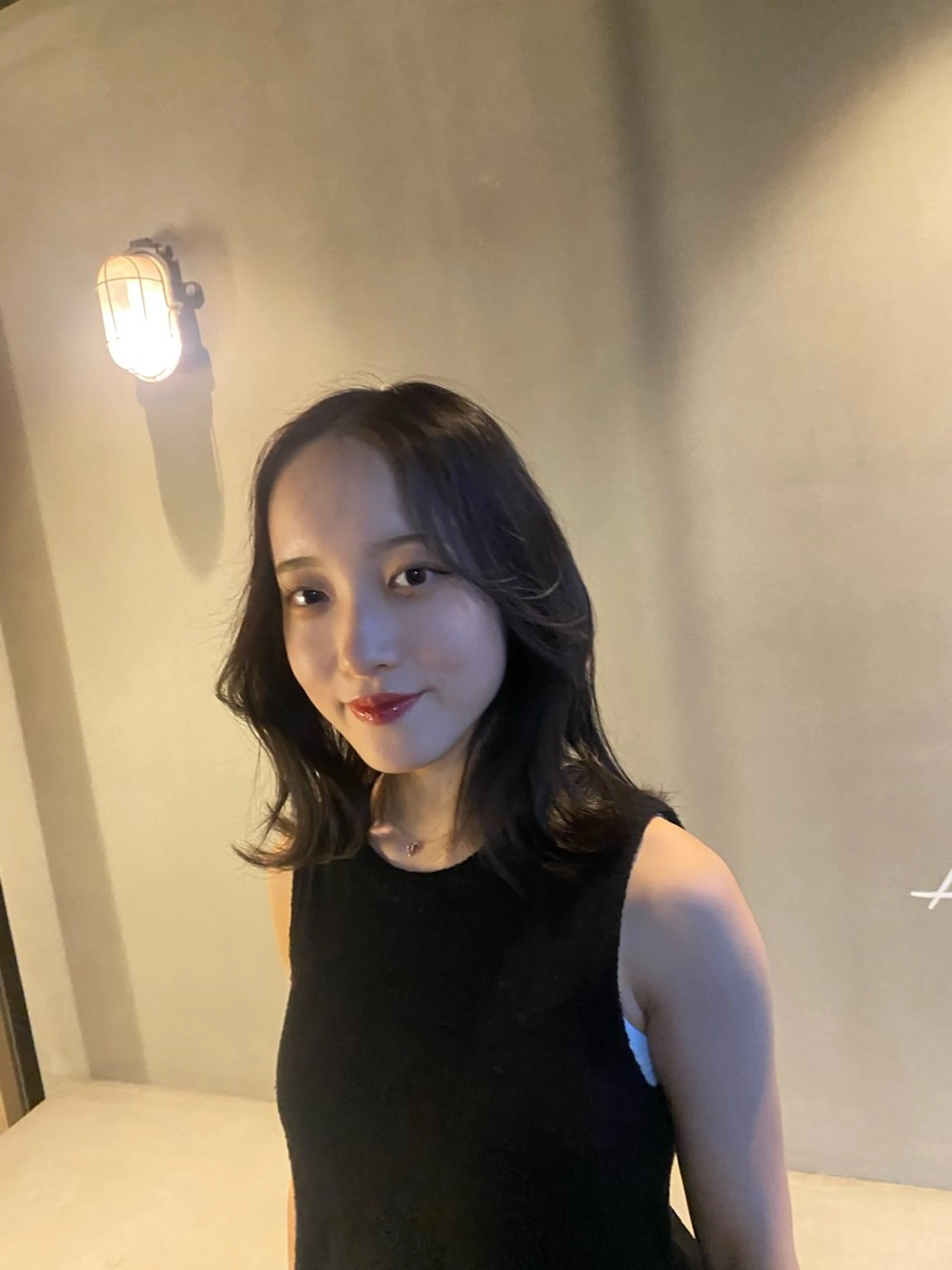 ミディアム カット ヘアカラー 韓国風レイヤー× くびれヘア艶髪のヘアスタイル