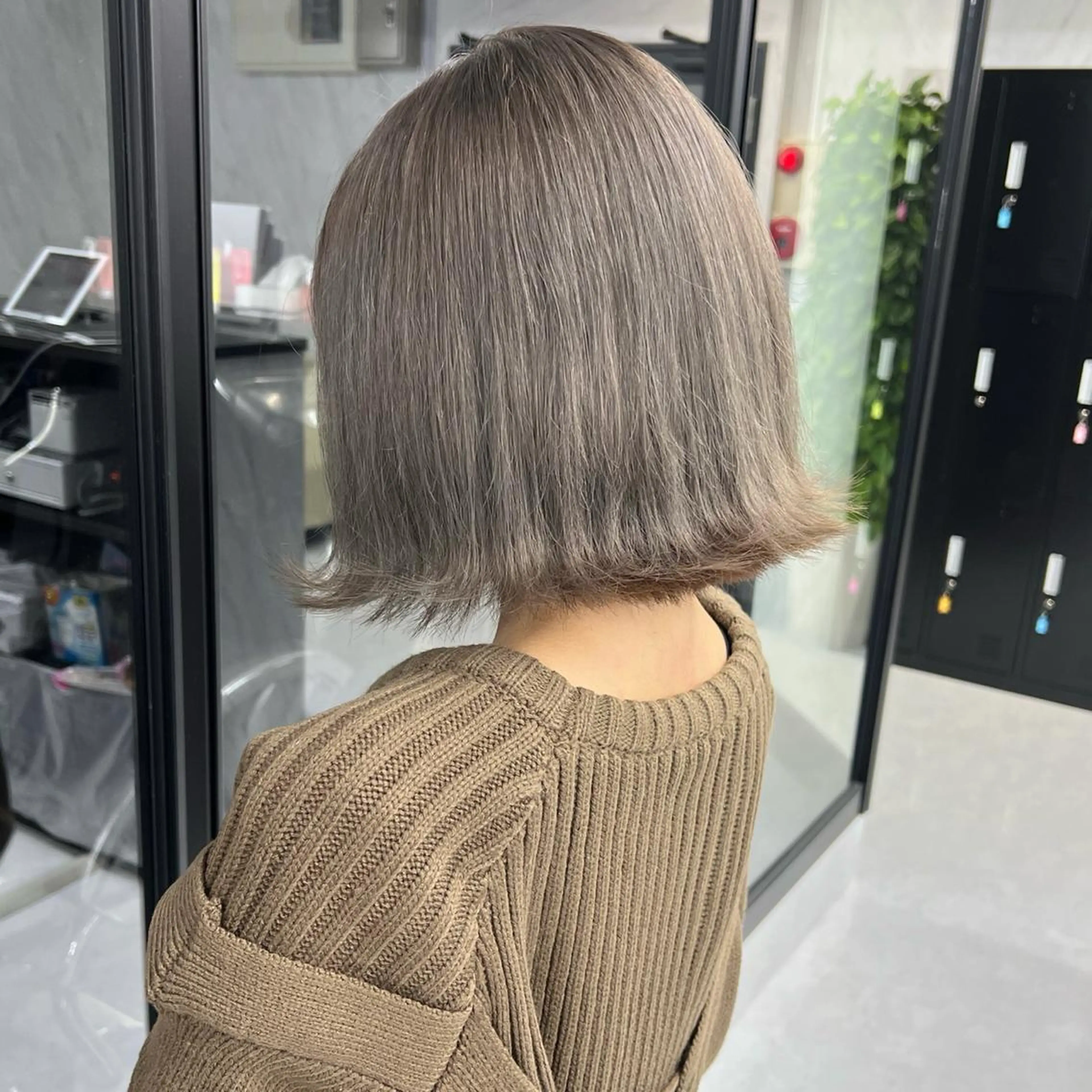 ミディアム カラー シールエクステ ハイトーンカラー エクステ ヘアカラー シールエクステ特化 ハイトーン、NANAのヘアスタイル