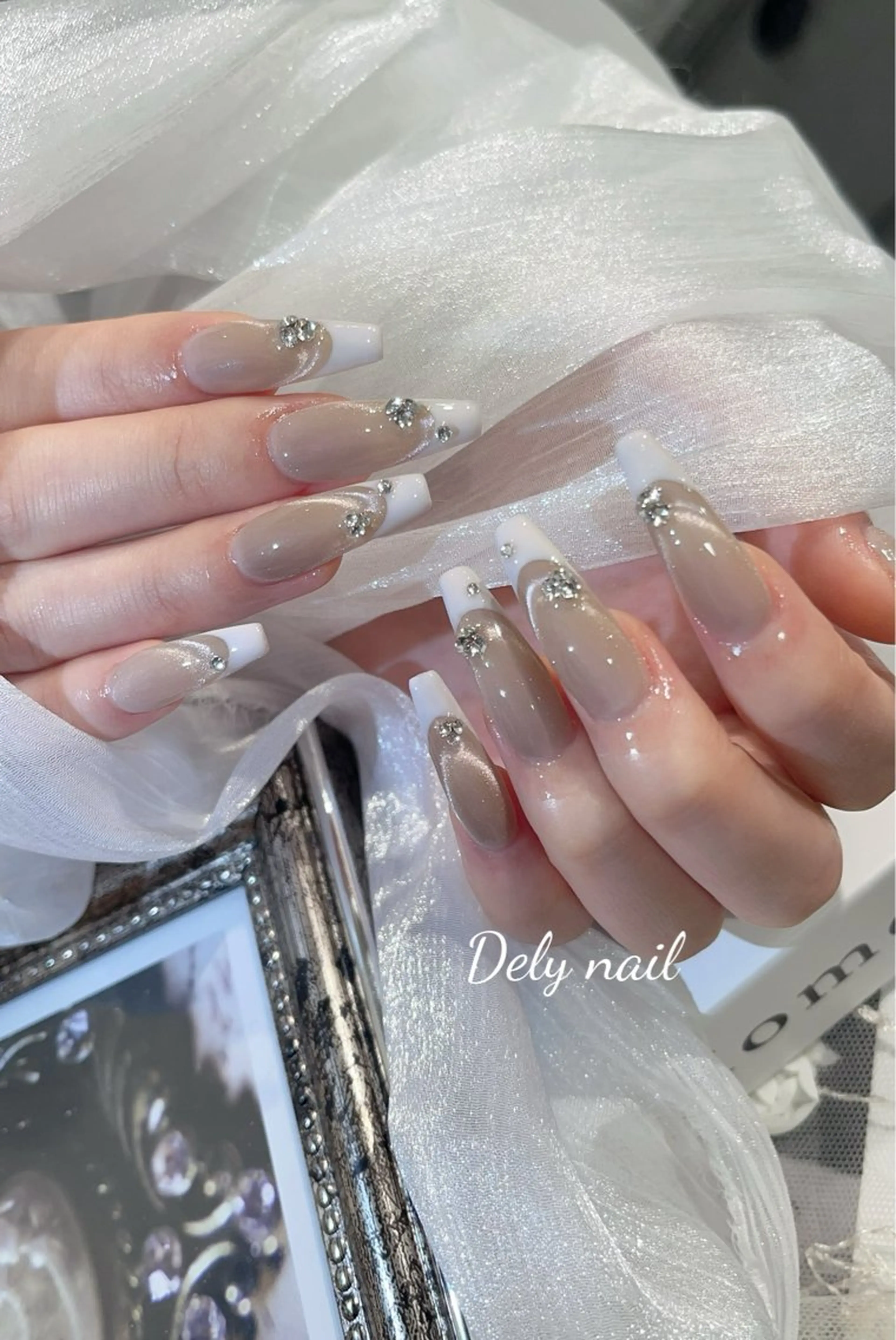 ロング 韓国風ヘア ハンドネイル Dely Nailのネイルデザイン