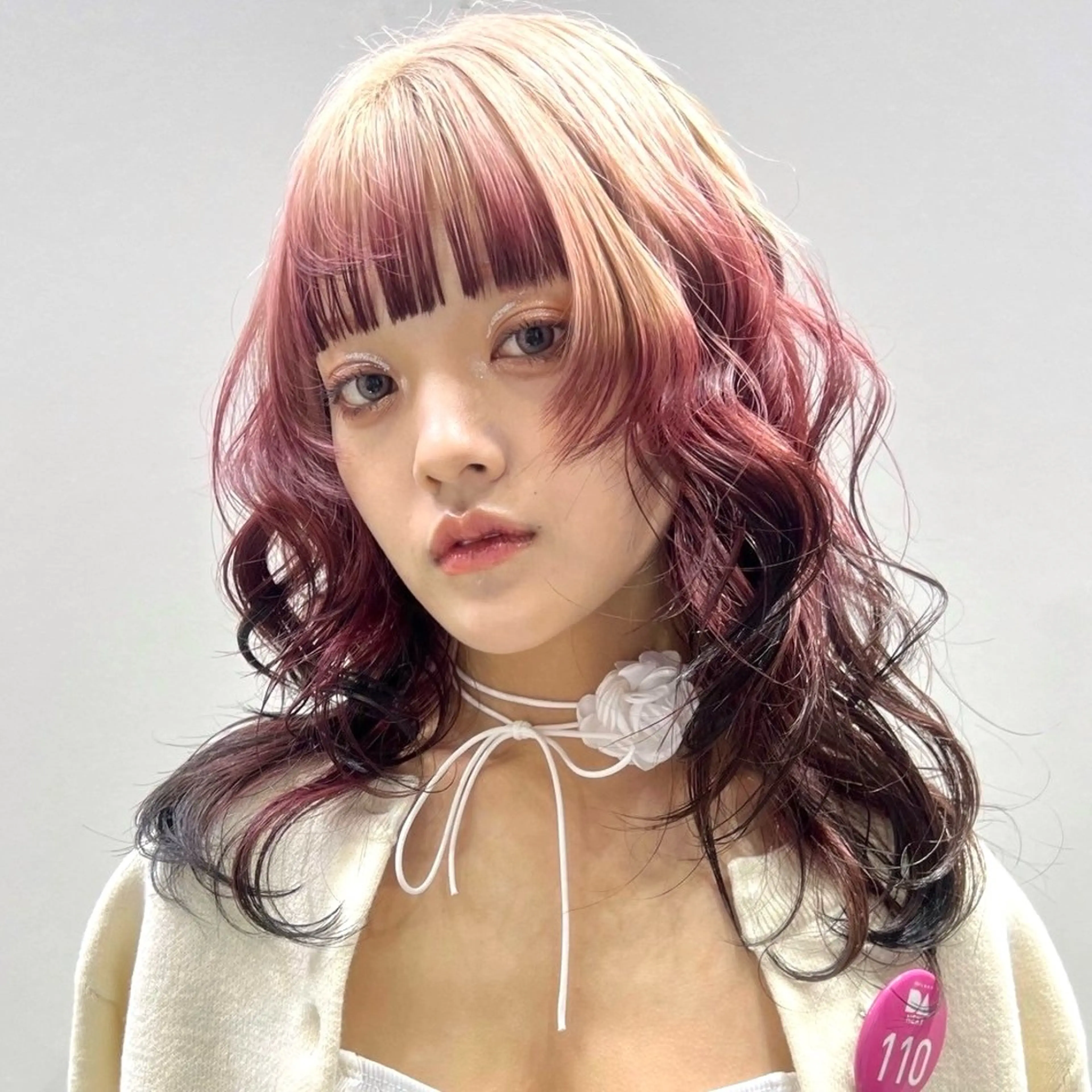 セミロング ★デザインカラー ハイトーン ももか★のヘアスタイル