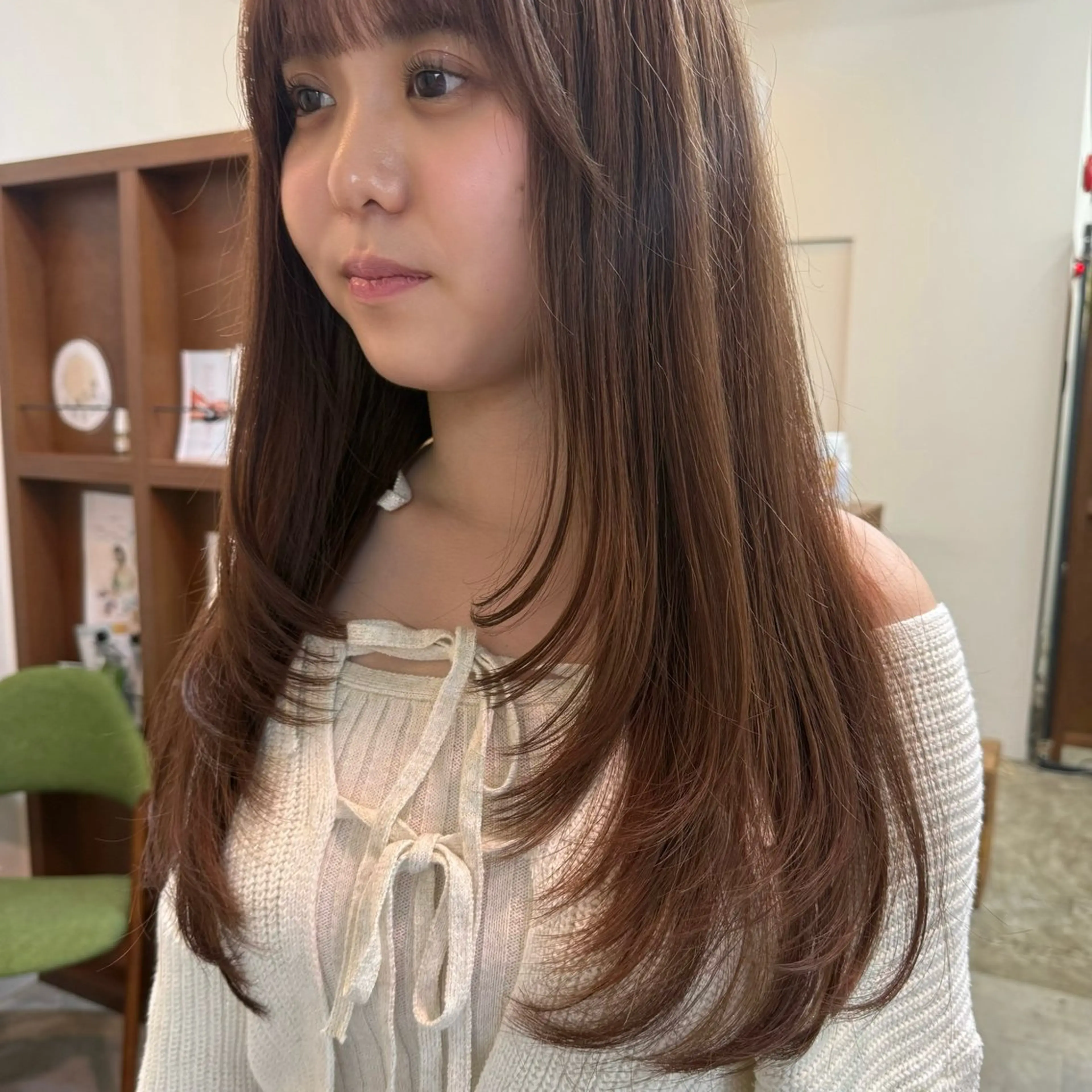ロング カラー ベージュカラー ブリーチ 透明感カラー レイヤーカット カット ヘアカラー トリートメント shin enom yuukaのヘアスタイル