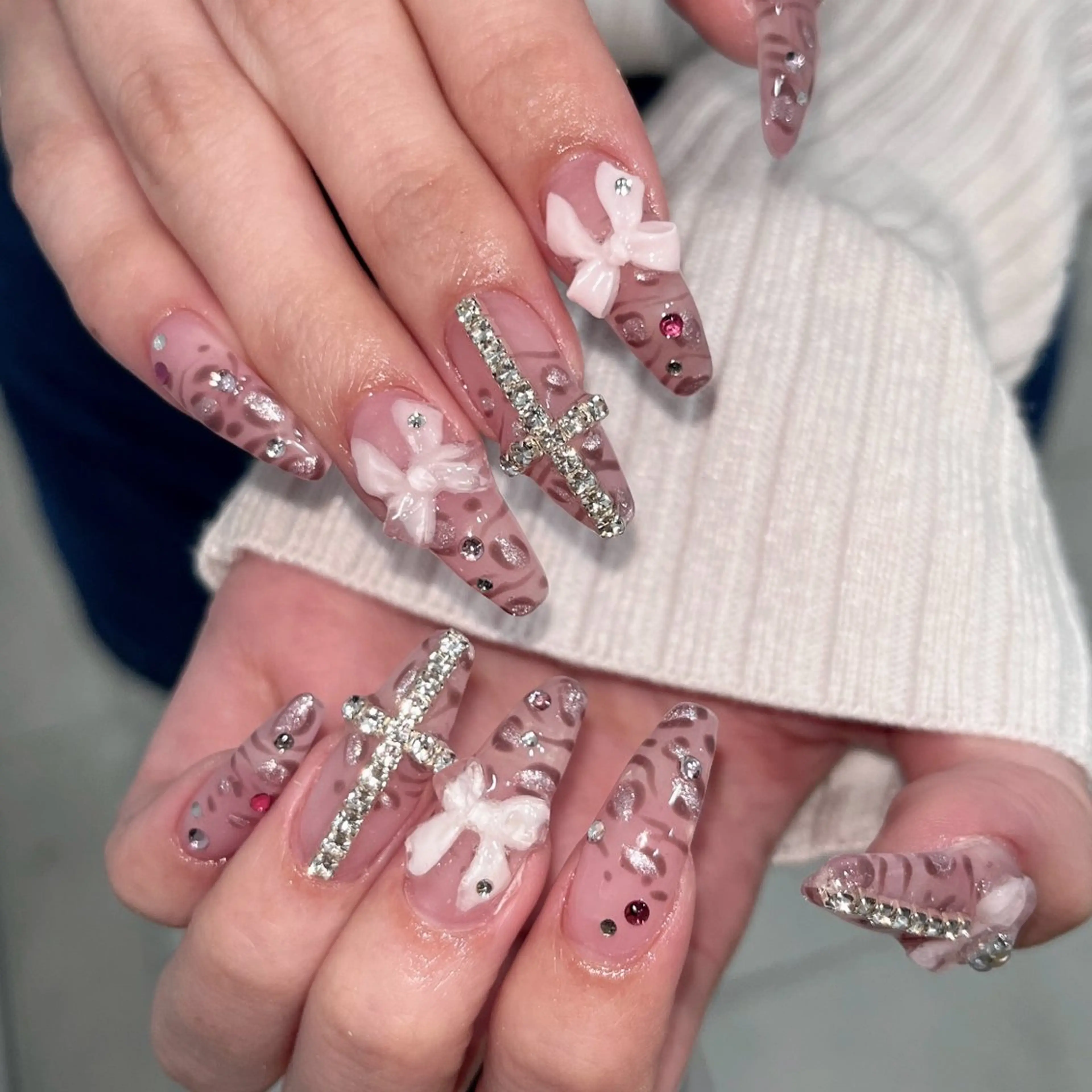 ネイル ピンク ハンドネイル moca心斎橋店 Aina🐈‍⬛🤍のネイルデザイン