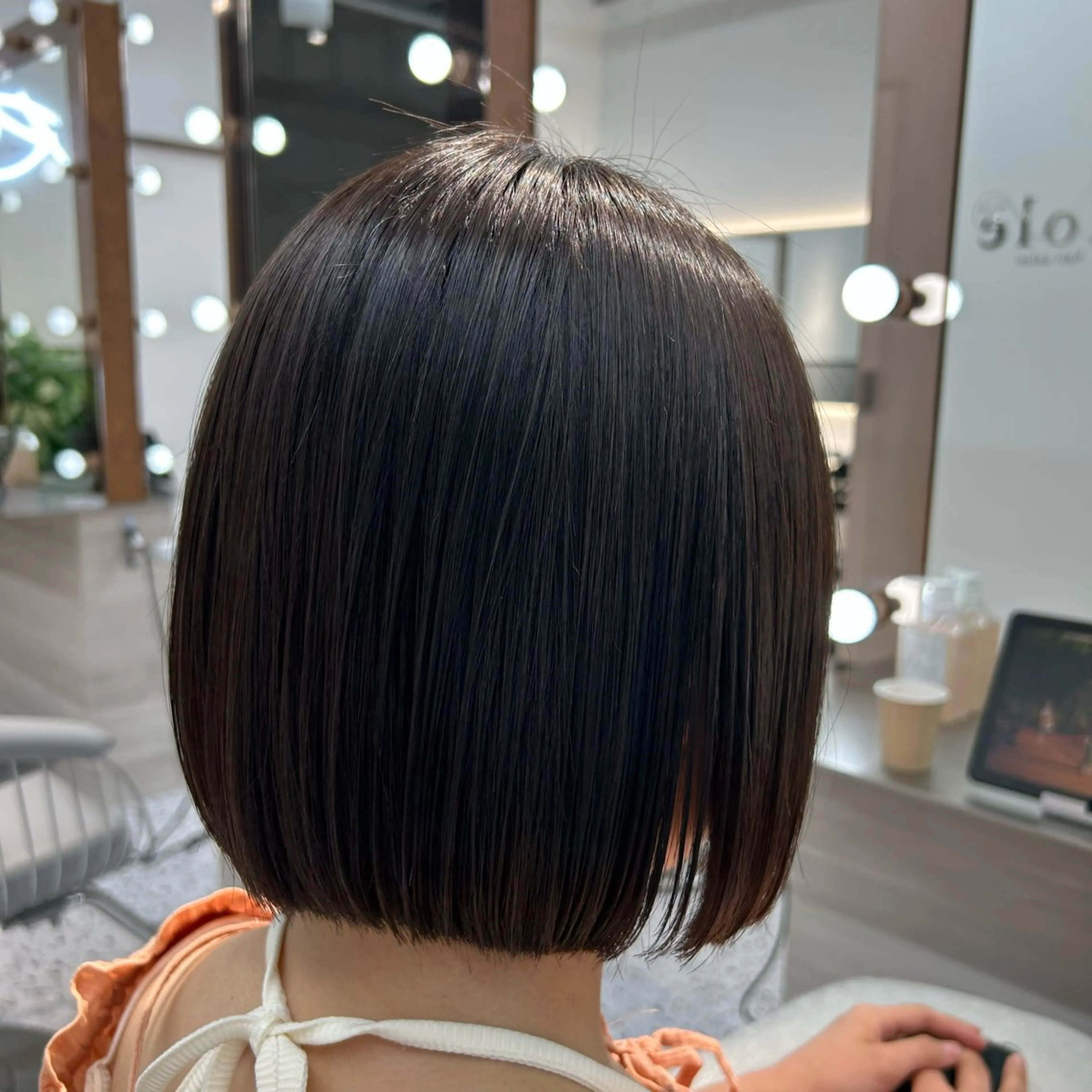 ミディアム 切りっぱなしボブ ボブレイヤー アッシュ アッシュブラウン ボブ ボブ/縮毛矯正 jionのヘアスタイル