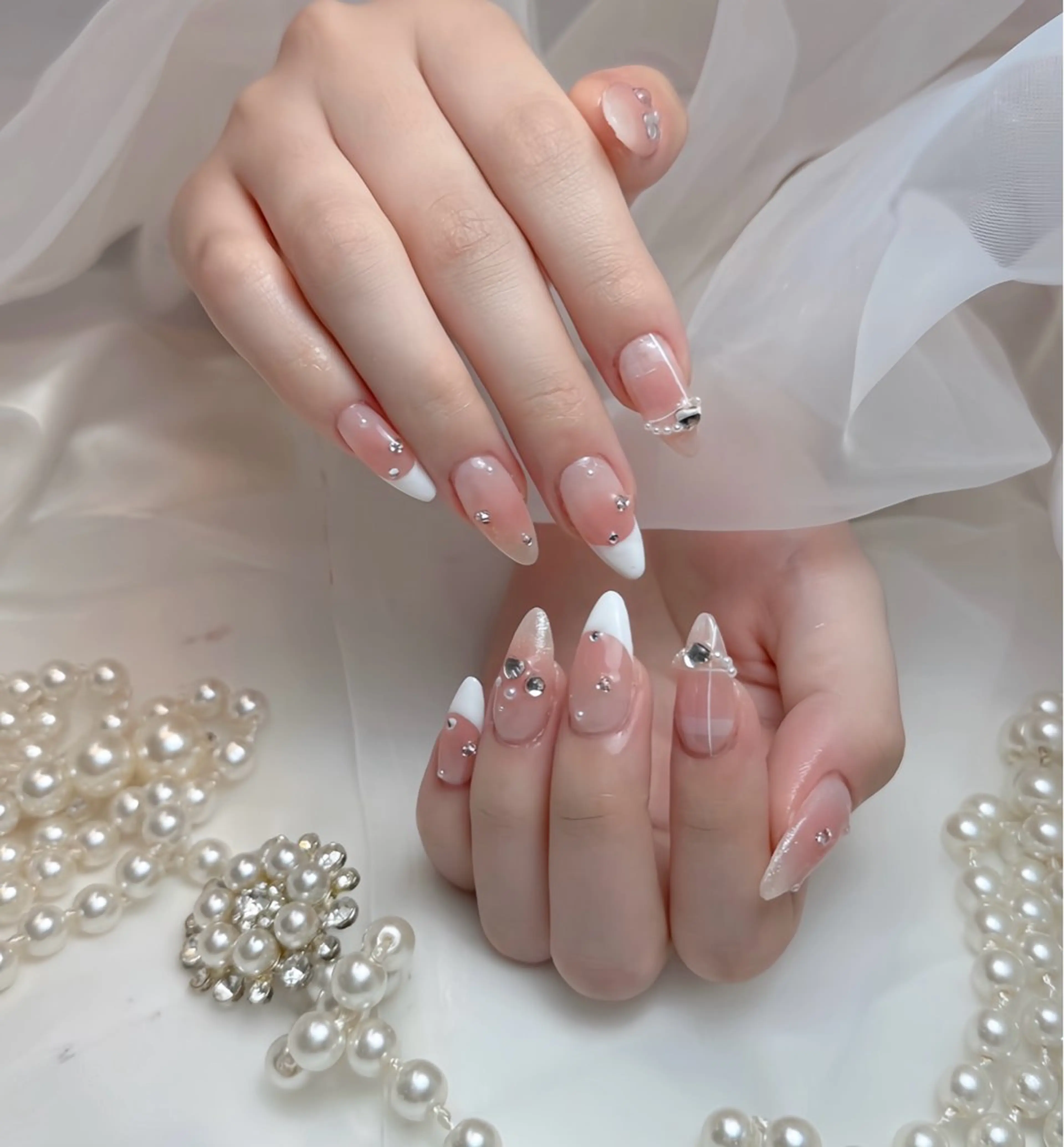ネイル オーロラネイル チークネイル 桜ネイル クリアネイル ドット ハンドネイル Rin Nail 新大久保店のネイルデザイン