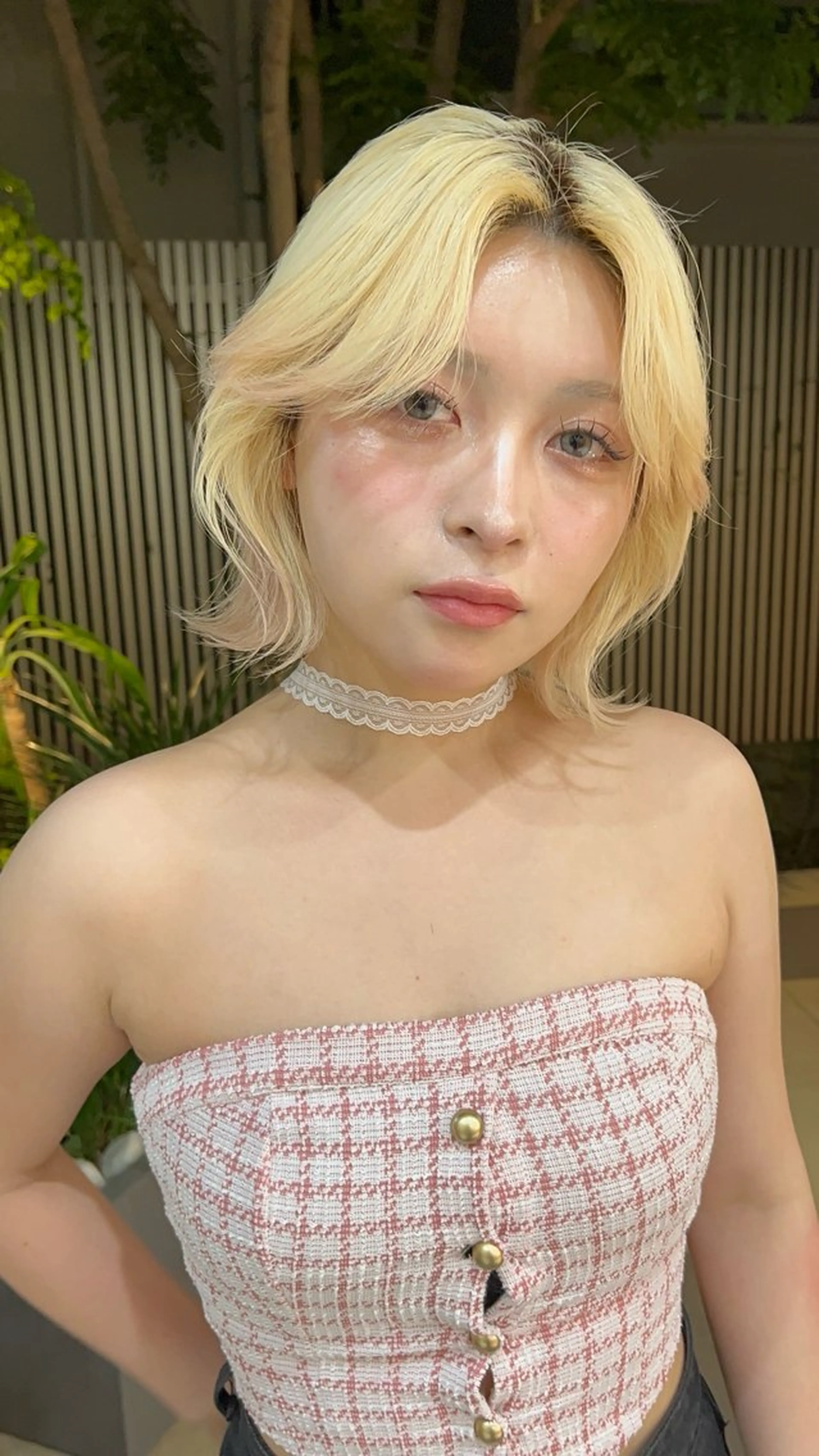 ミディアム カラー カット ヘアカラー トリートメント 抜きっぱなしブロンド /ハイトーン/カナタのヘアスタイル