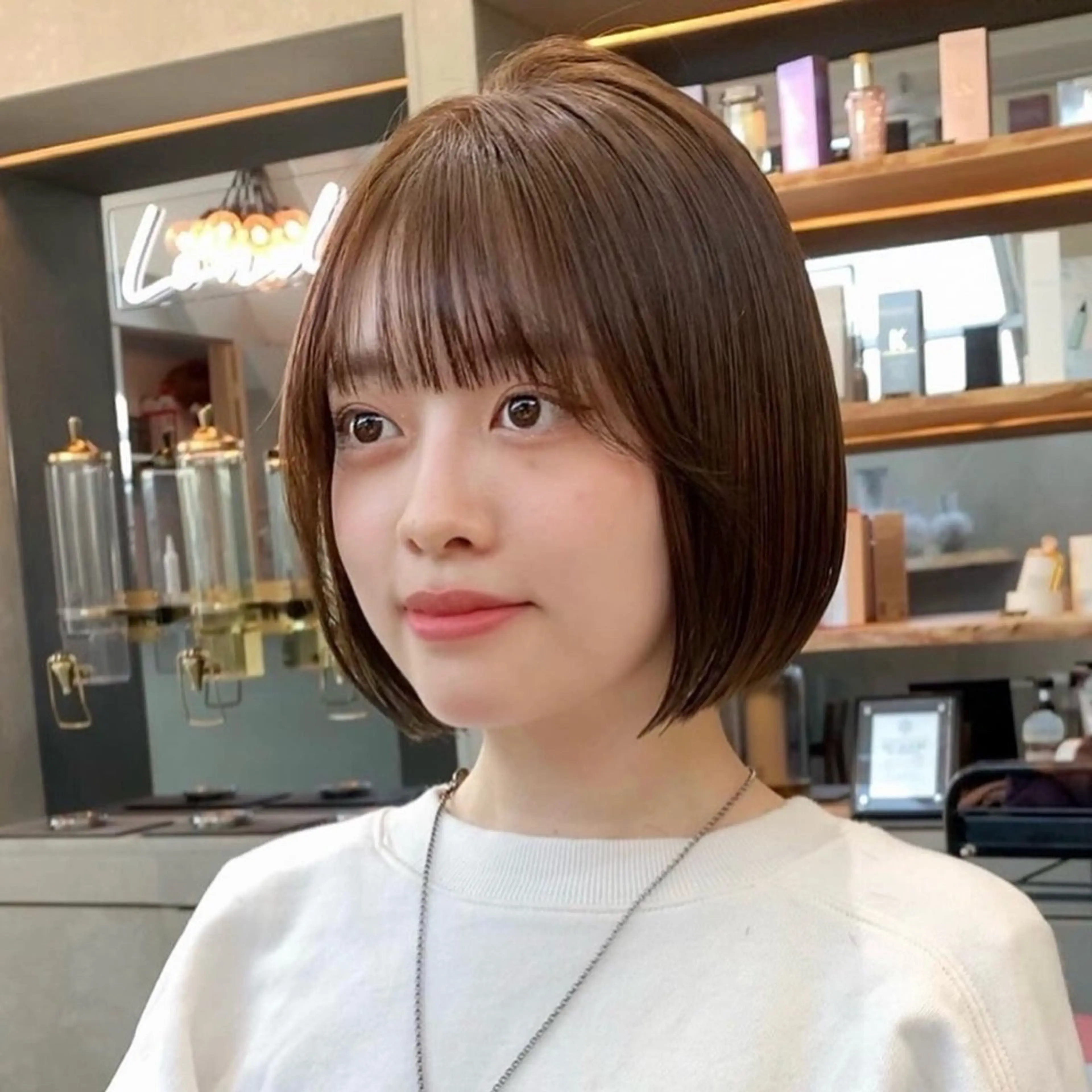 ショート 切りっぱなしボブ 前下がりボブ ショートボブ ボブ 顔周りカット カット ヘアカラー 縮毛矯正 トリートメント 伊 杏のヘアスタイル