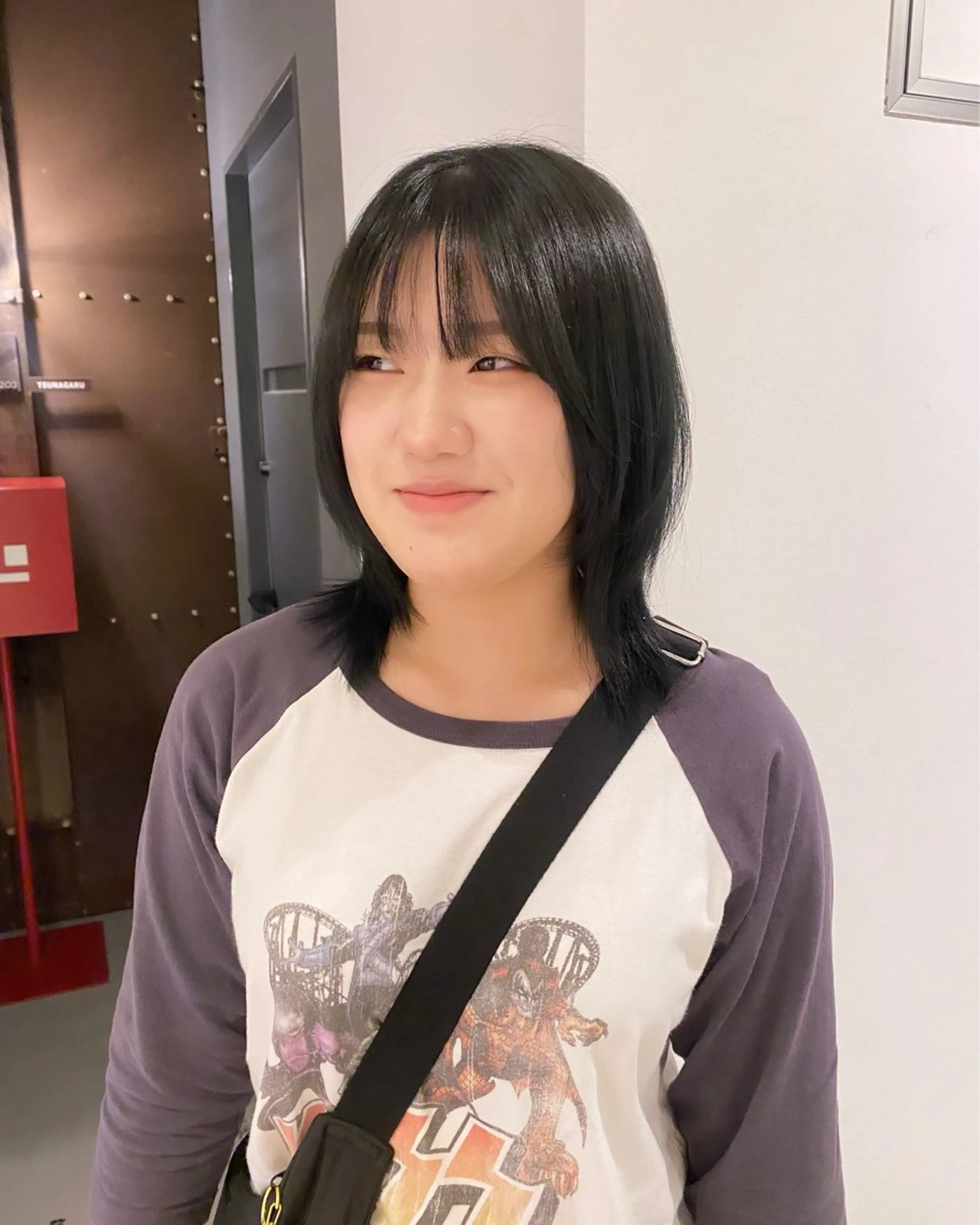 ミディアム カラー 黒髪 ブルーカラー ブルーブラック レイヤーカット カット ヘアカラー アオイ🩵暖色 /まろやかカラーのヘアスタイル