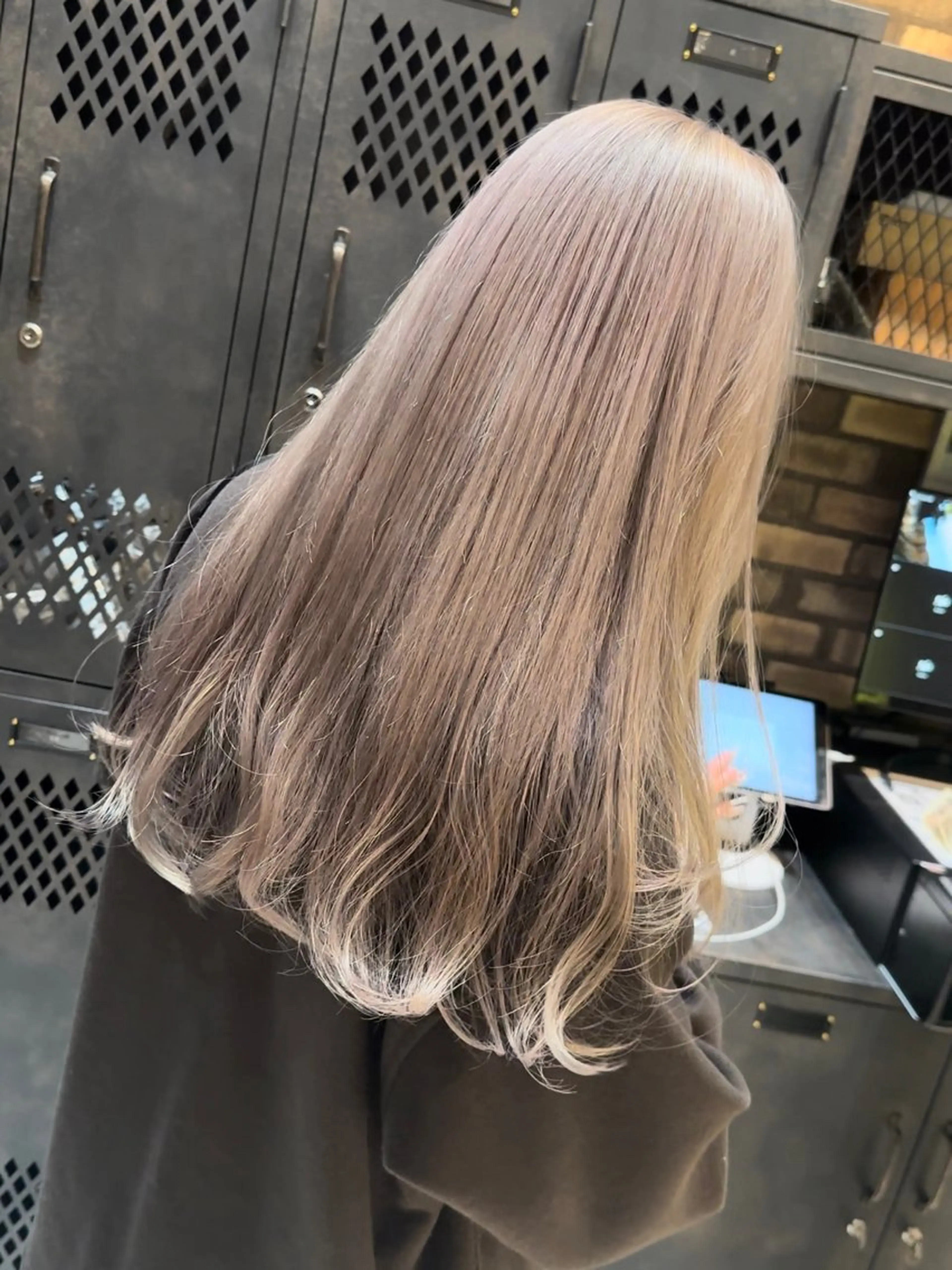 ロング カット ヘアカラー ブリーチ特化🎖️ピ ンクカラー高橋さやかのヘアスタイル